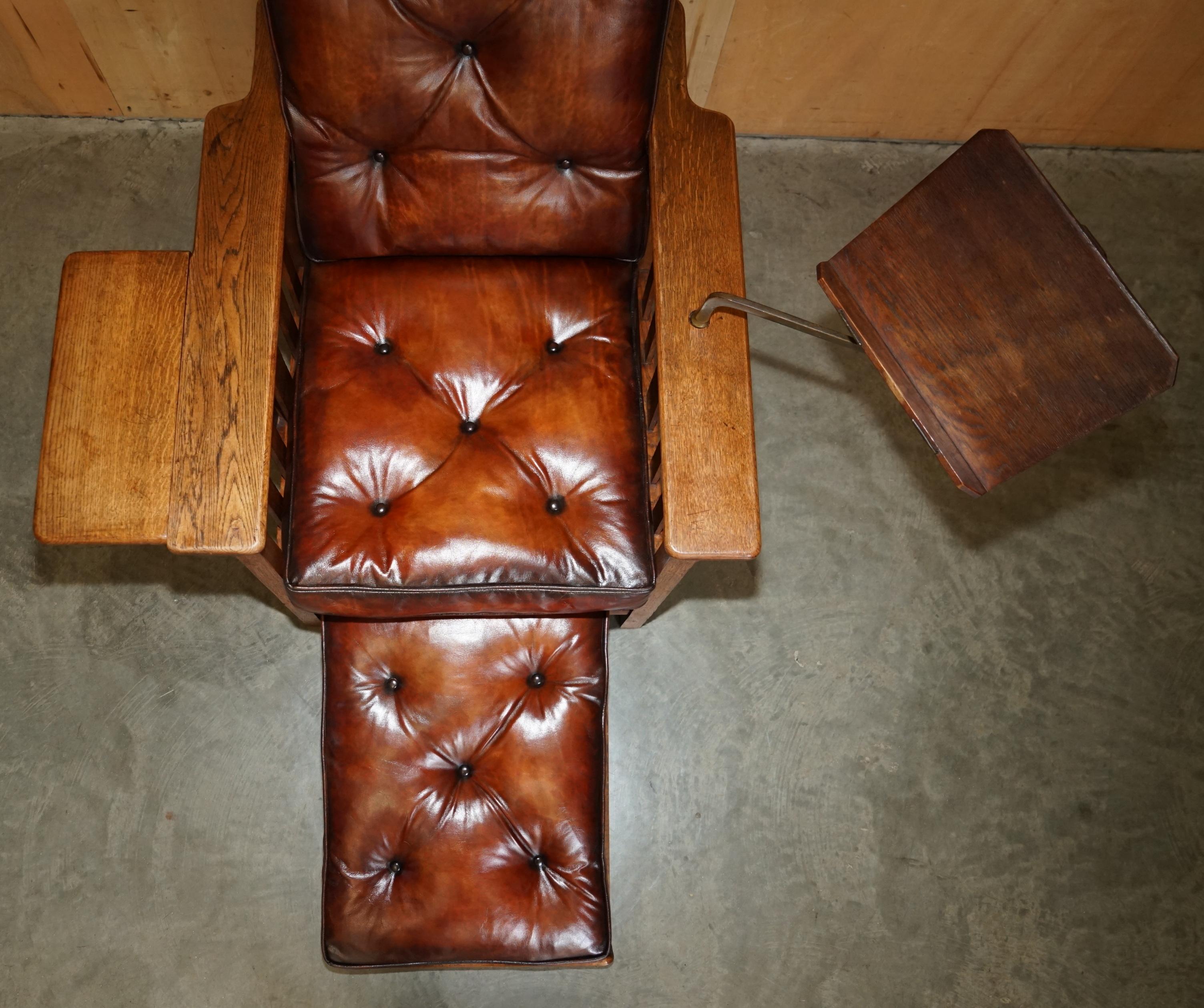 Inizio XX secolo ARTE ANTIQUES DECO Chesterfield in pelle marrone, poltrona da scrivania con ripiano per scrivere in vendita