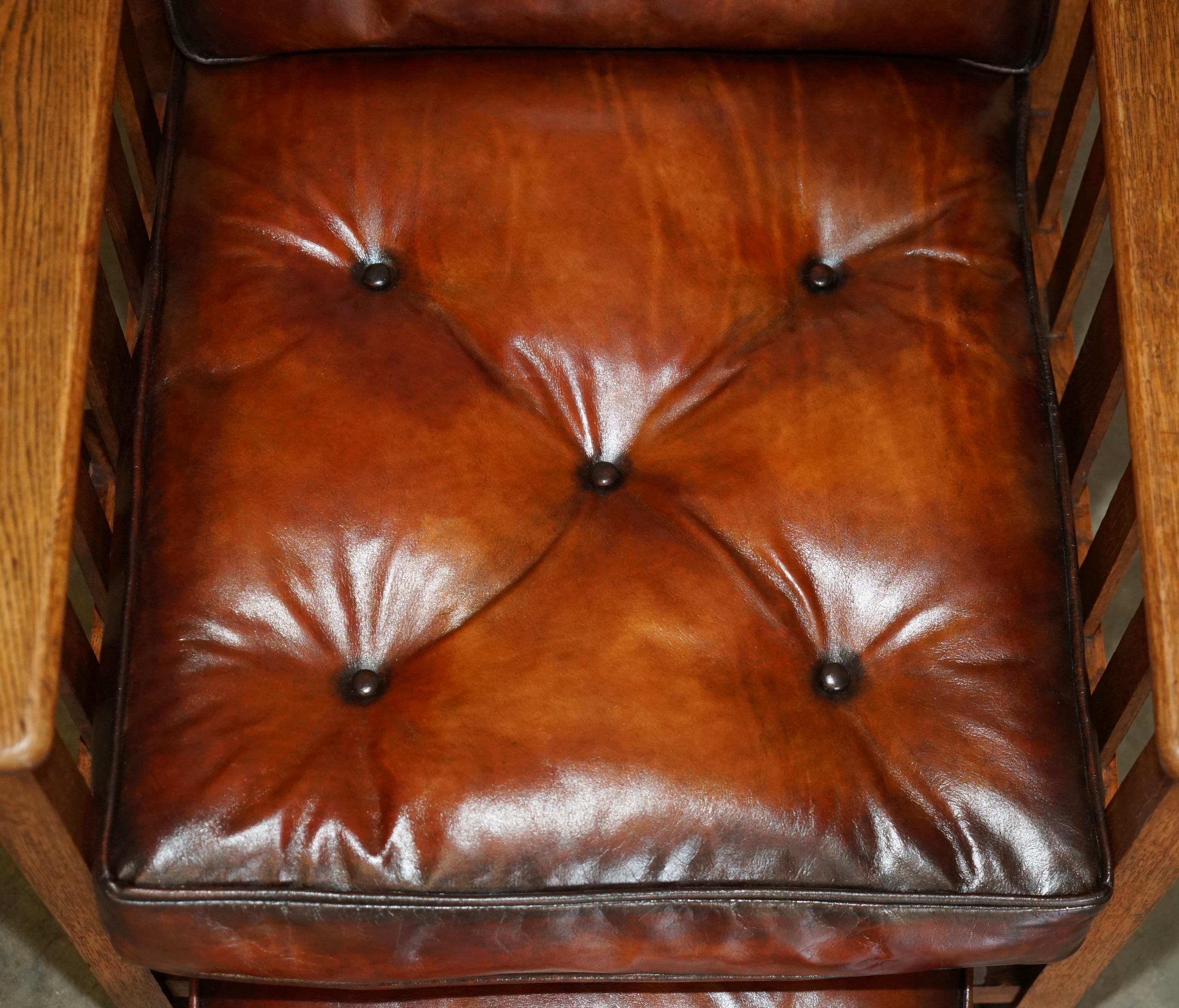 ARTE ANTIQUES DECO Chesterfield in pelle marrone, poltrona da scrivania con ripiano per scrivere in vendita 1