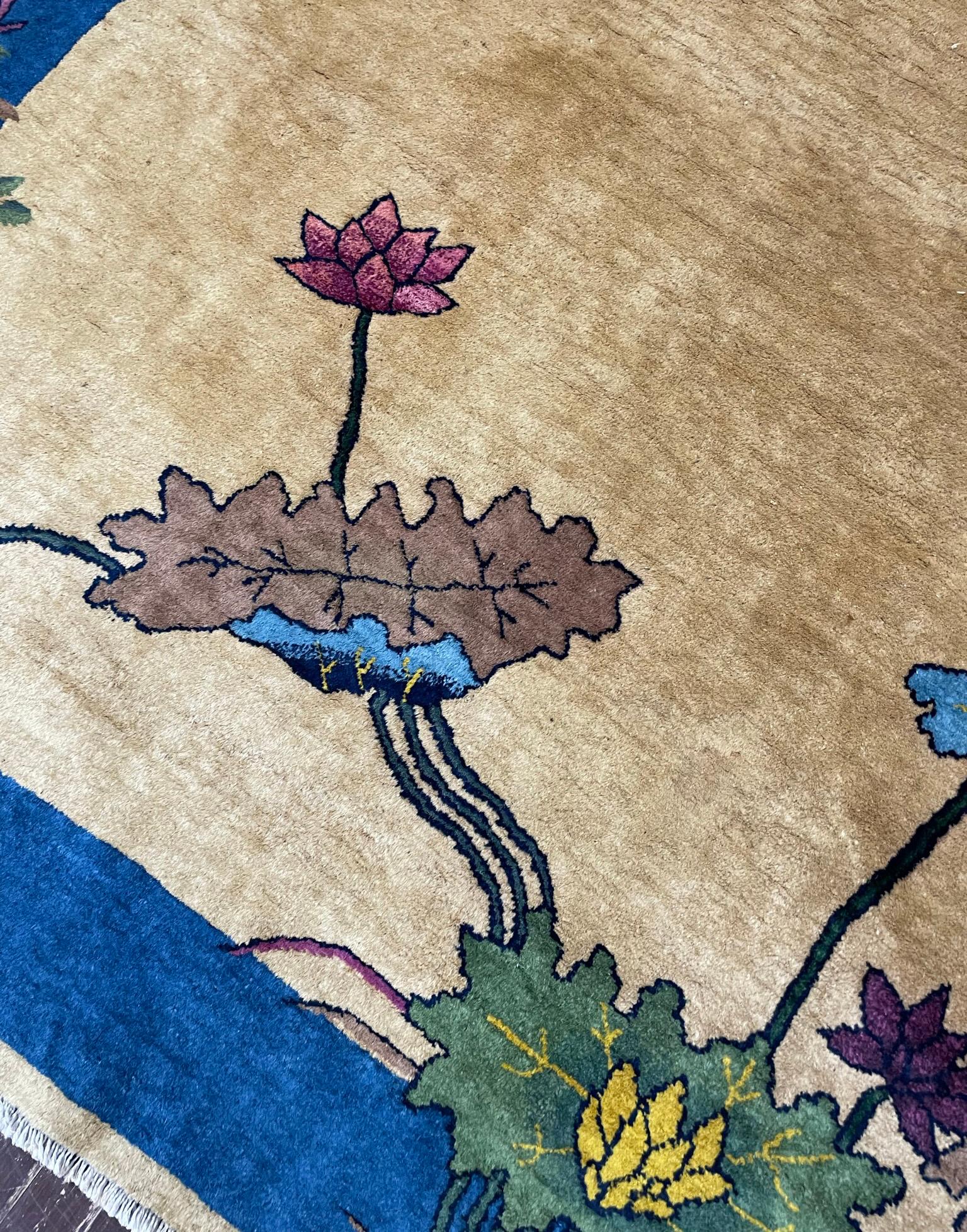 Antiker chinesischer Art-Déco-Teppich im Art déco-Stil, ca. 1920, Die glänzende Welt (20. Jahrhundert) im Angebot