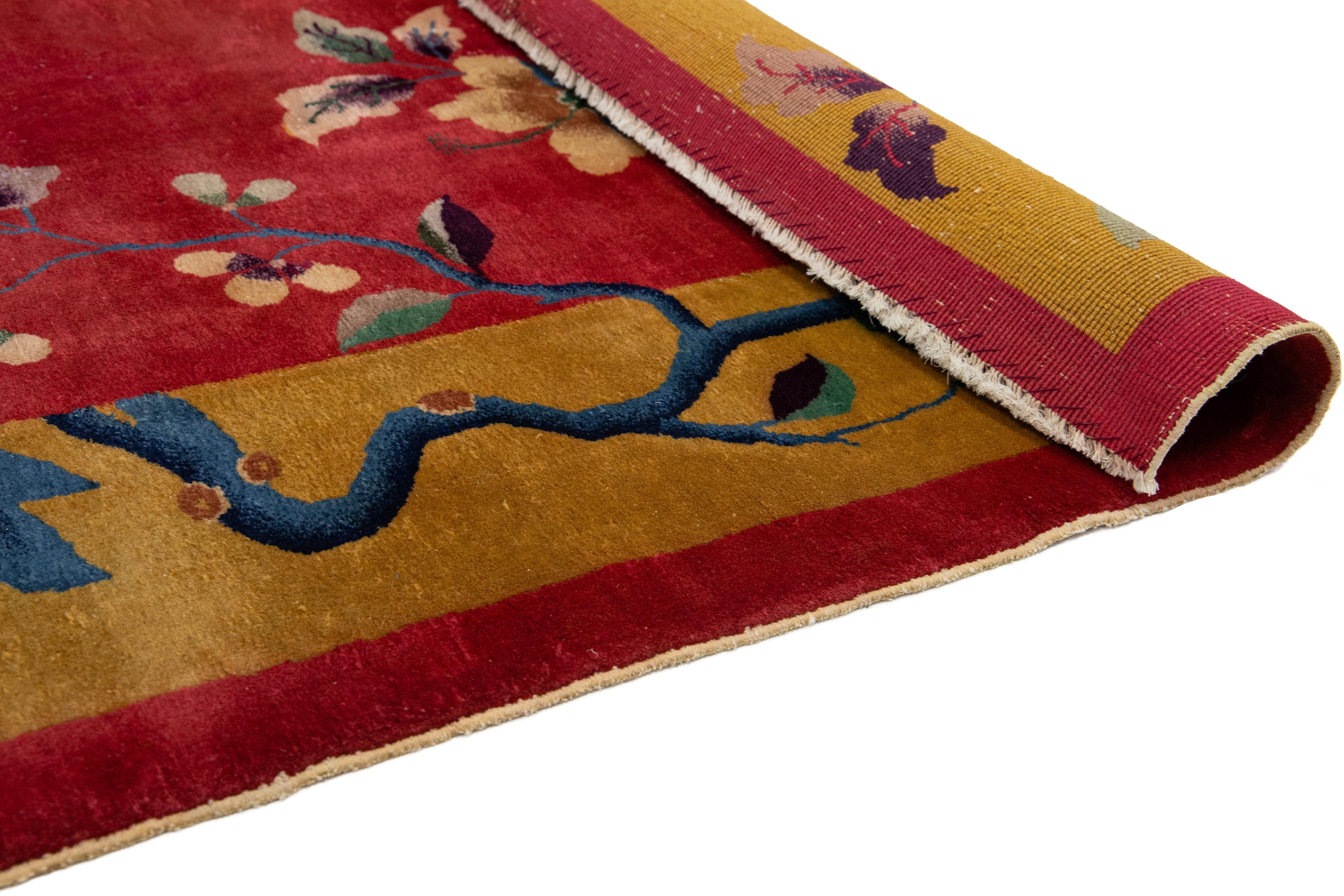 Art déco Tapis chinois Art Déco ancien en laine à fleurs fabriqué à la main en rouge en vente