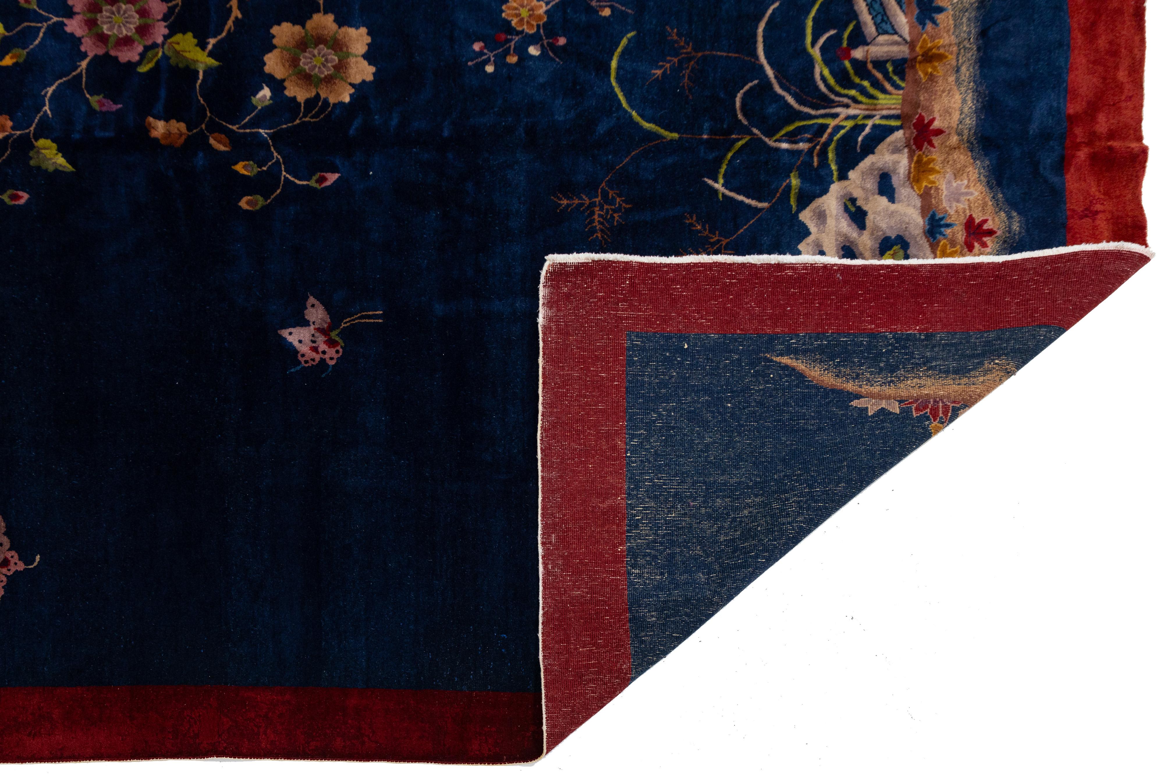 Art déco Tapis chinois ancien Art Déco en laine bleue à fleurs, fait à la main en vente