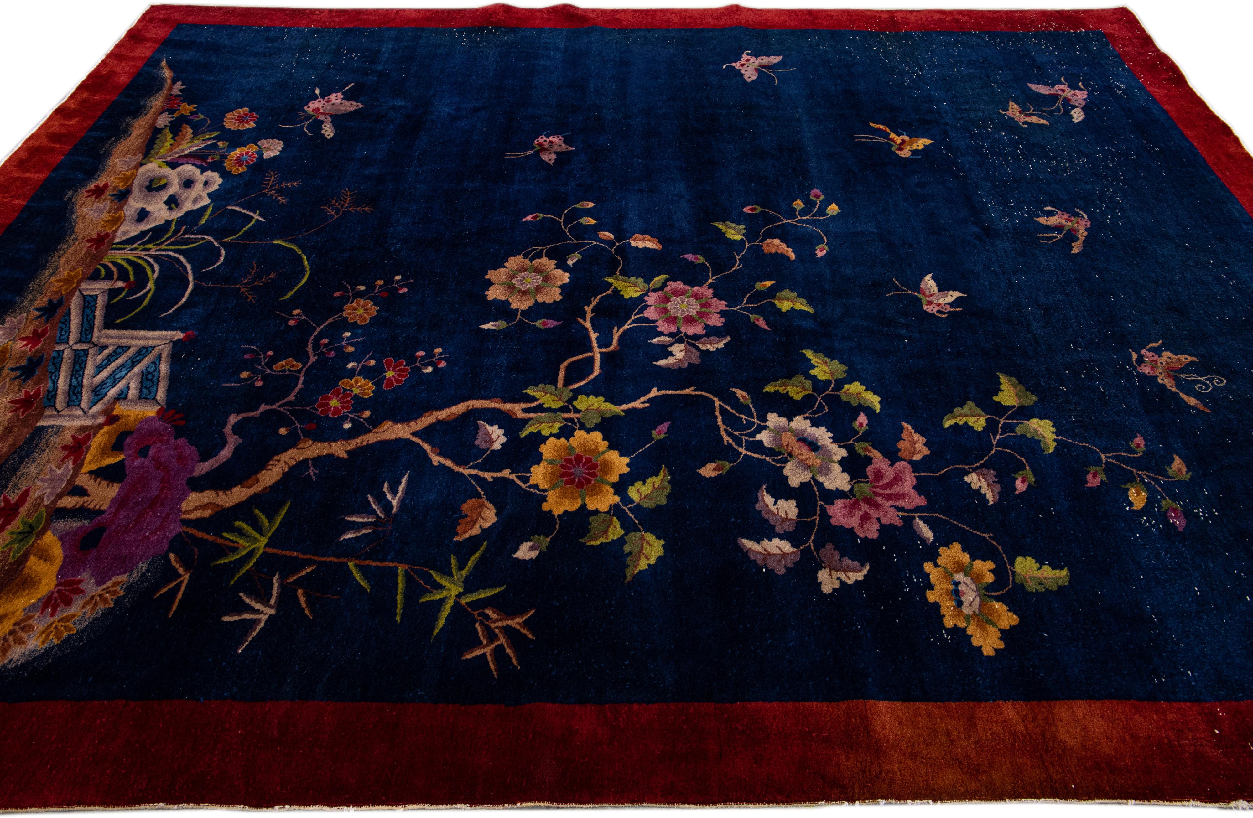 Antiker chinesischer handgefertigter antiker blauer Wollteppich im Art déco-Stil mit Blumenmuster im Zustand „Gut“ im Angebot in Norwalk, CT