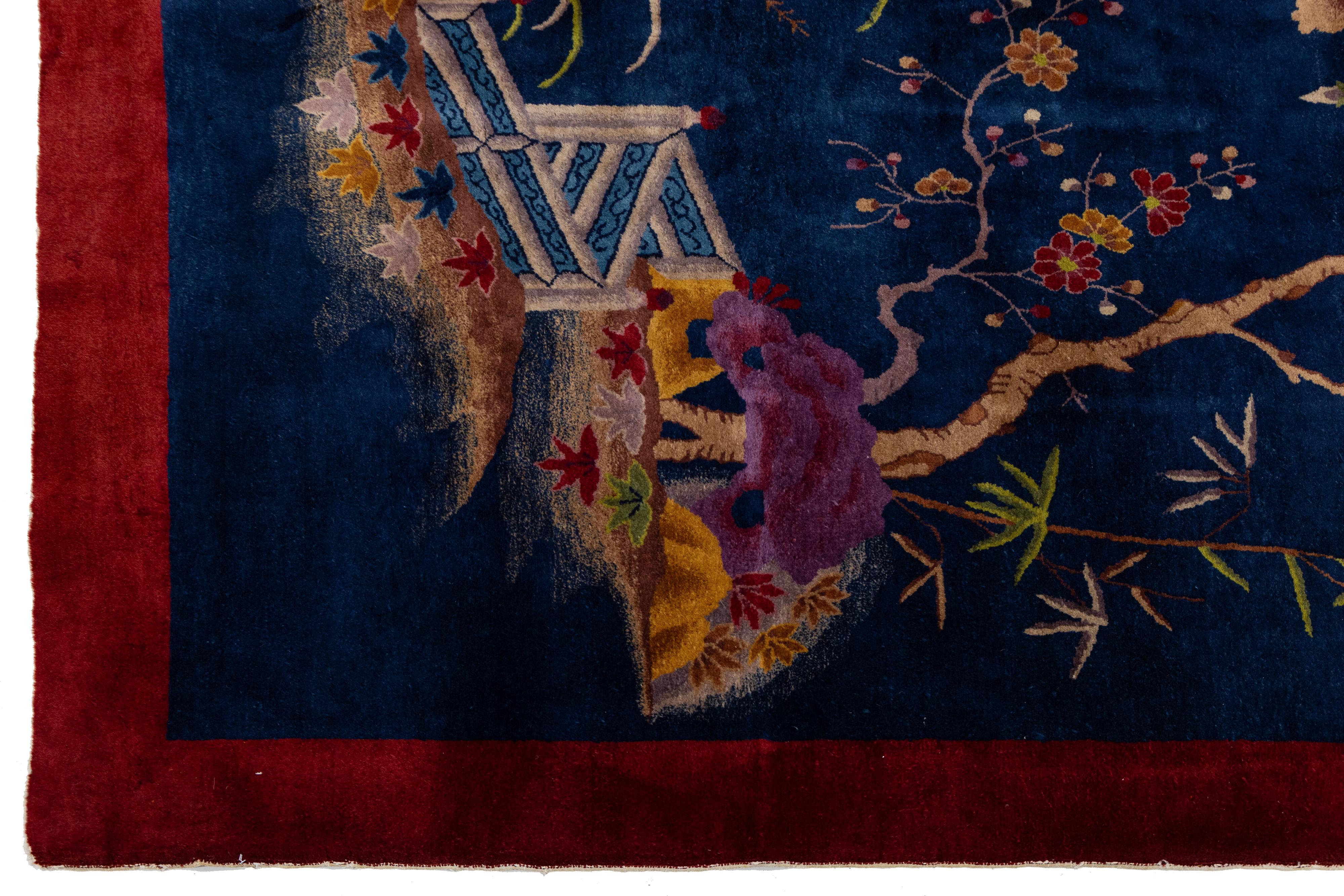 20ième siècle Tapis chinois ancien Art Déco en laine bleue à fleurs, fait à la main en vente