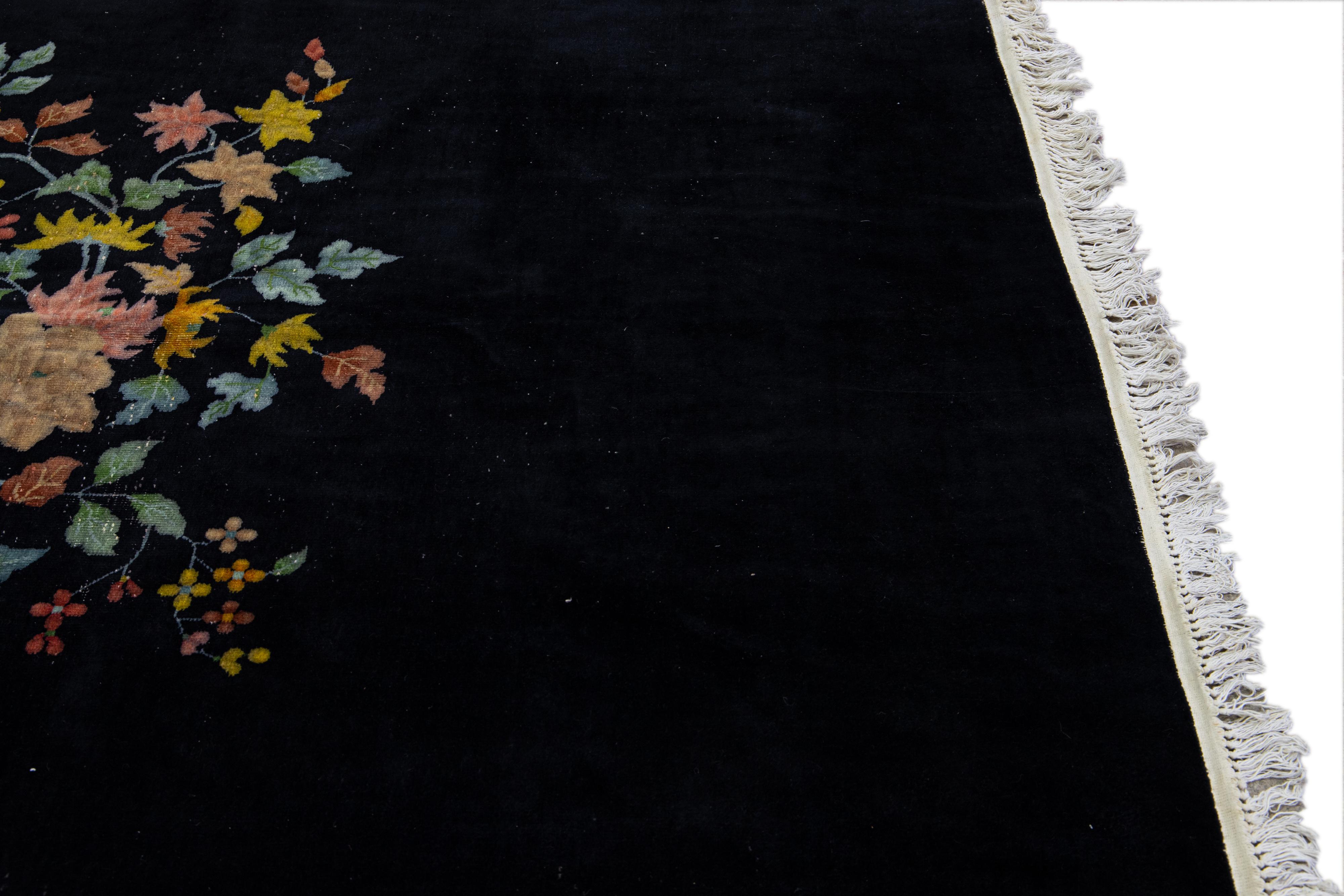 Antike Art Deco Chinesisch Handgefertigt Floral Dunkelblau Wolle Teppich (20. Jahrhundert) im Angebot