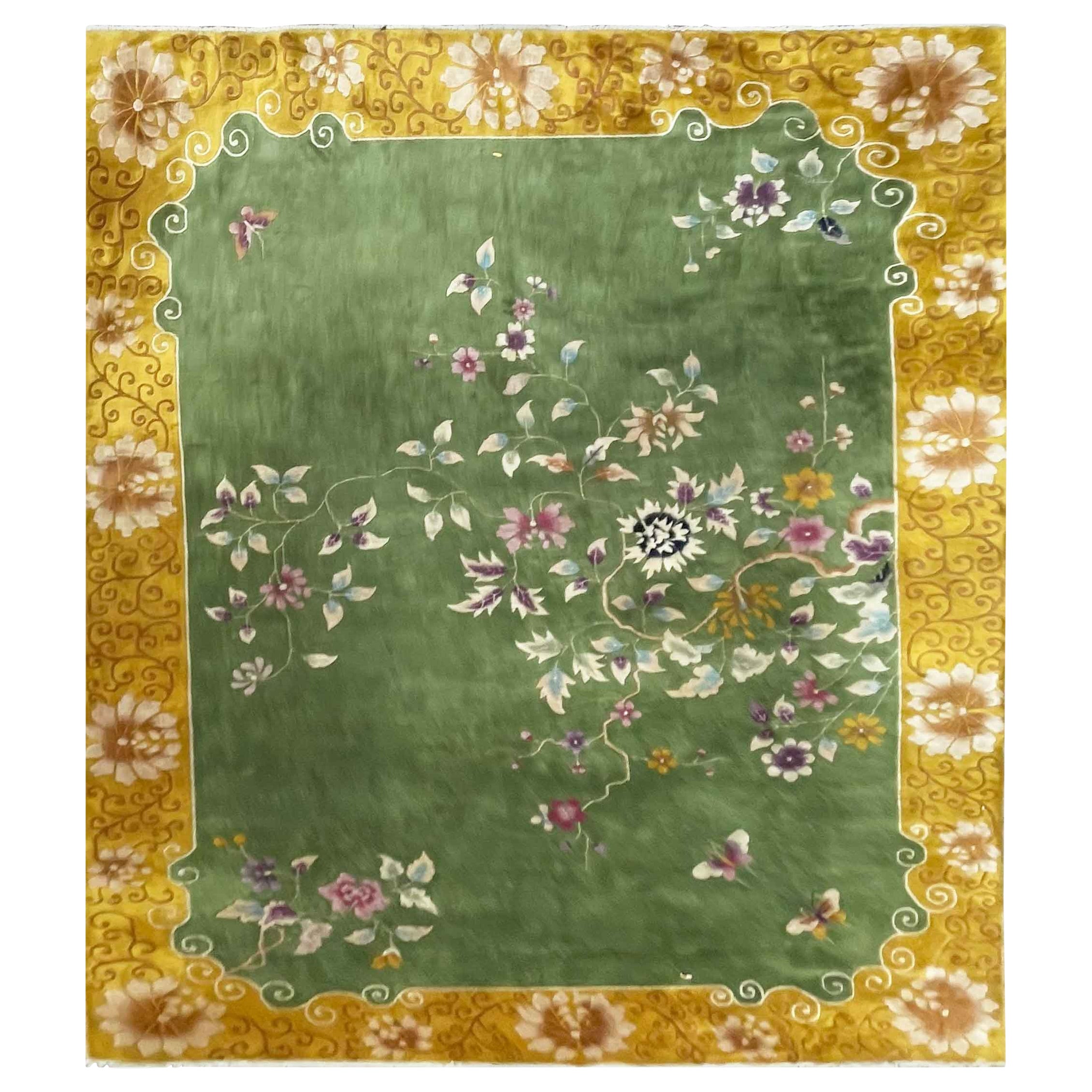 Tapis chinois Art déco ancien, papillons se rencontrent joliment en vente