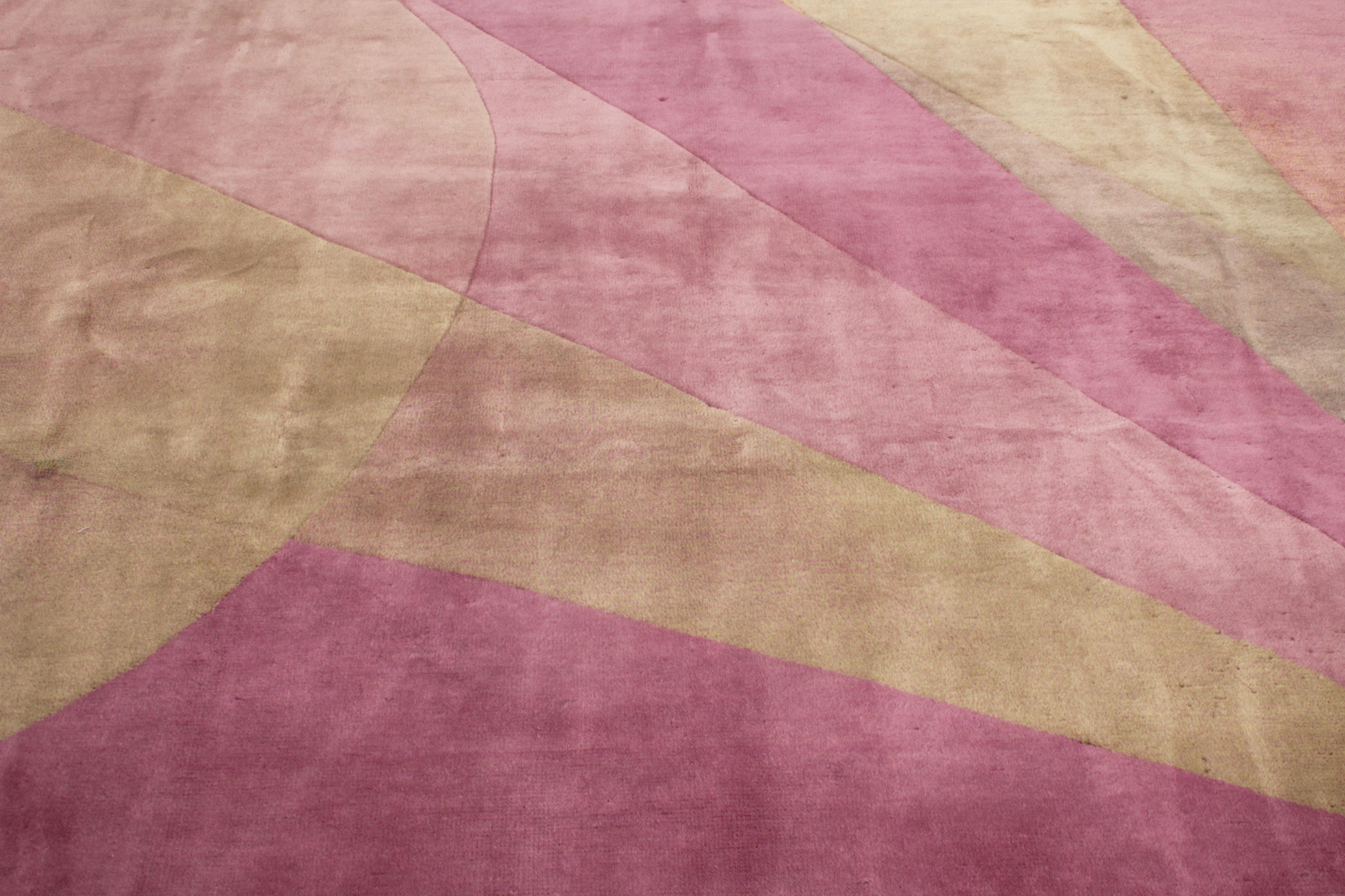 Milieu du XXe siècle Tapis chinois Art déco ancien avec design abstrait de Nichols & Co. en vente
