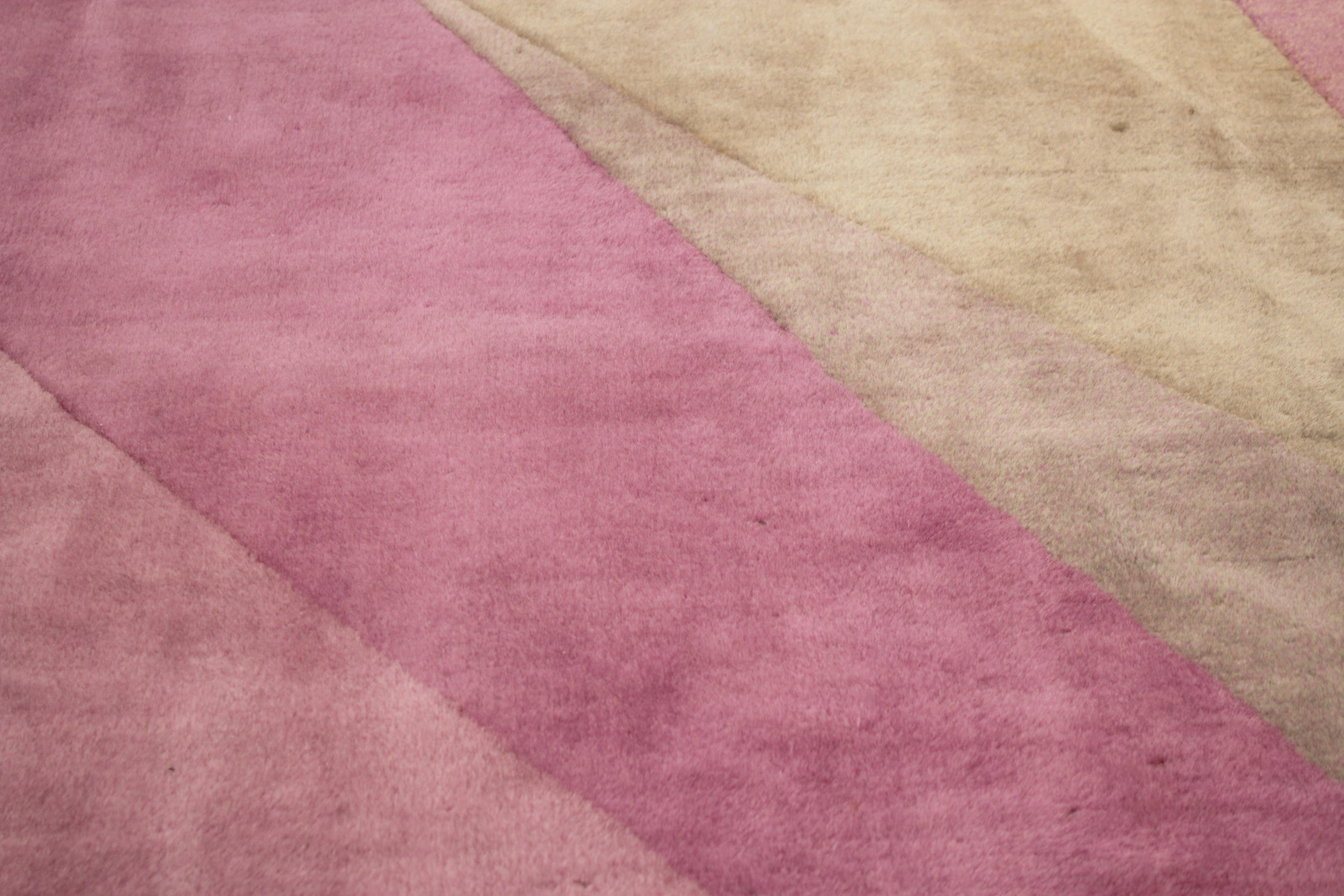 Tapis chinois Art déco ancien avec design abstrait de Nichols & Co. en vente 1