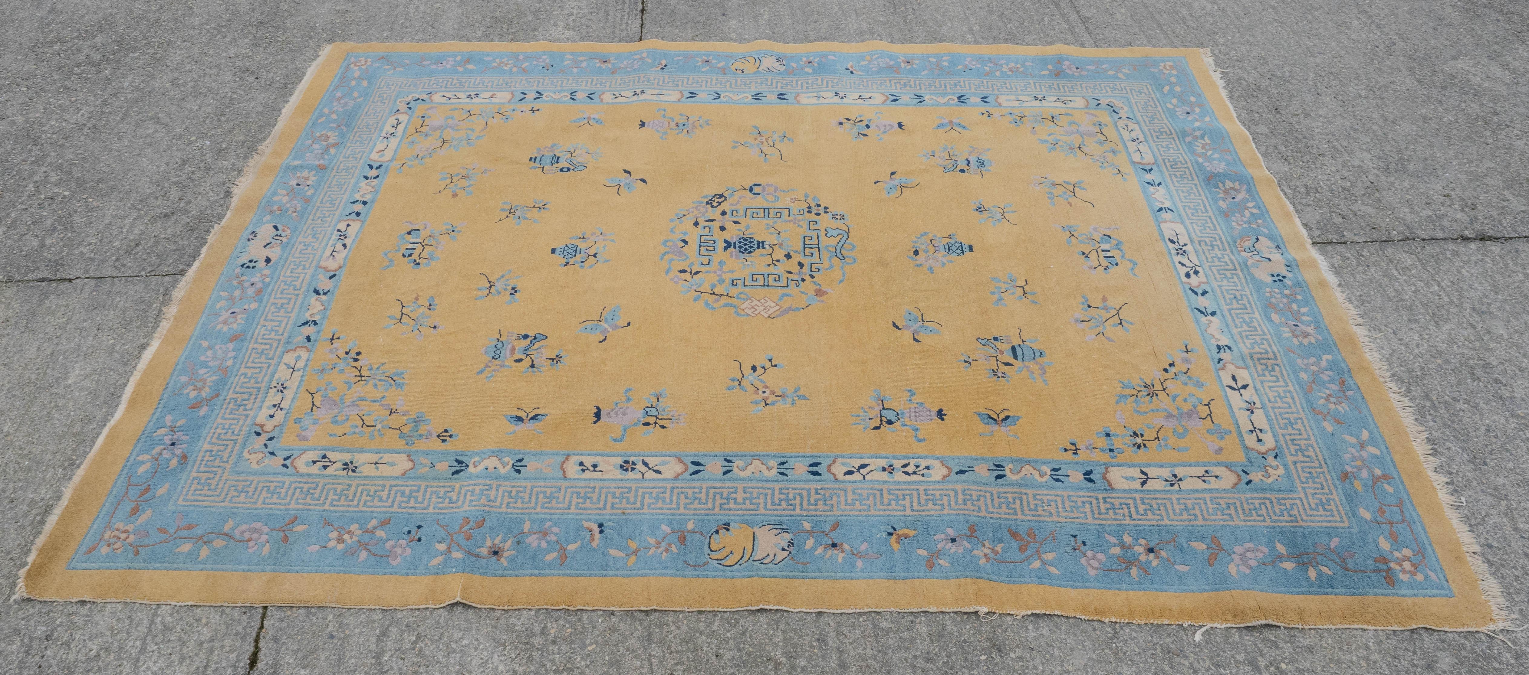 Antique Art Deco Chinese Yellow Blue Carpet 12' x 9' Circa 1920 (371x274cm Rug) In Good Condition For Sale In Leeds, GB
