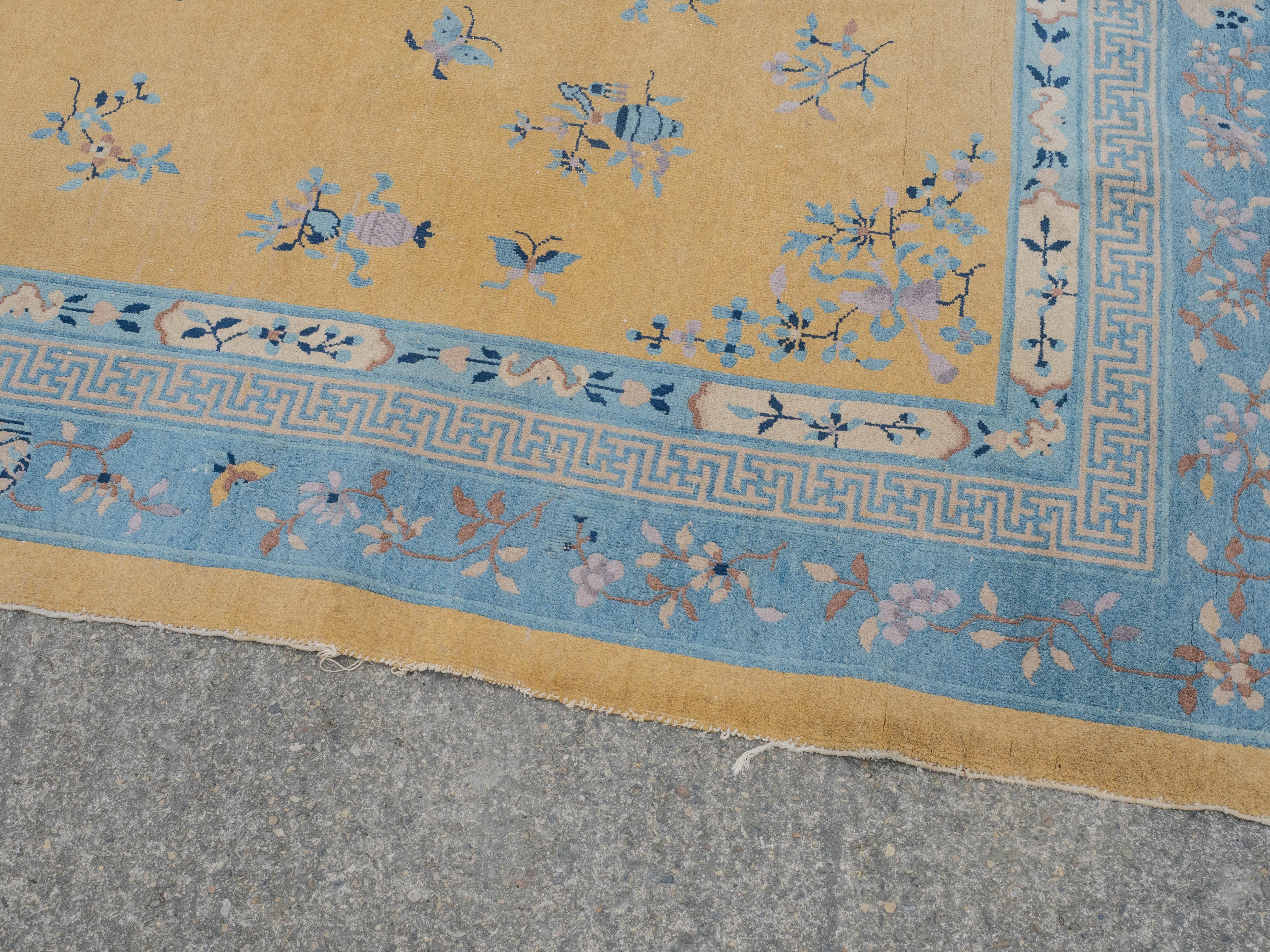 Antique Art Deco Chinese Yellow Blue Carpet 12' x 9' Circa 1920 (371x274cm Rug) For Sale 2