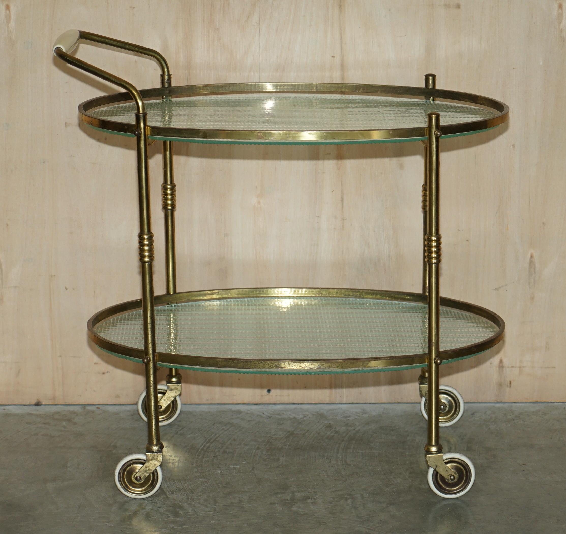 Art déco Ancien chariot à boissons Art Deco circa 1920 Verre dépoli et laiton poli circa en vente