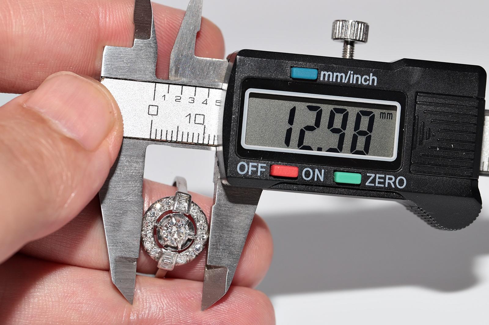 Bague Art déco ancienne des années 1920 en or 18 carats décorée de diamants naturels en vente 8