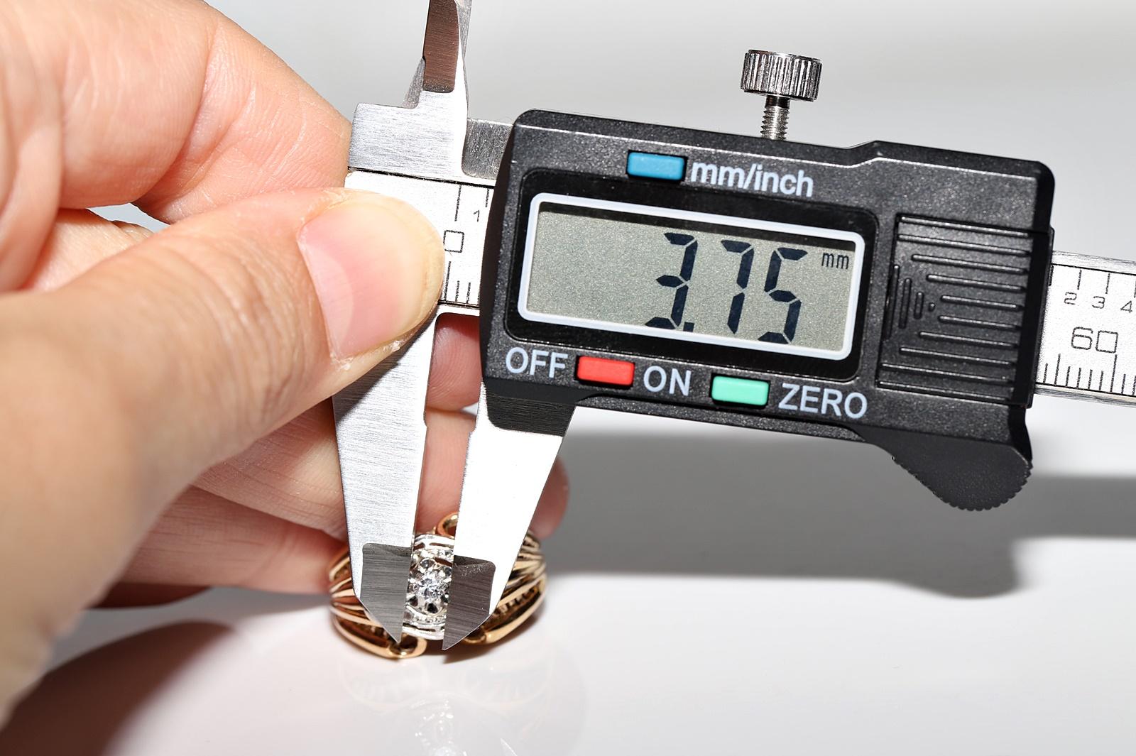 Bague Art déco ancienne des années 1920 en or 18 carats décorée de diamants naturels en vente 12