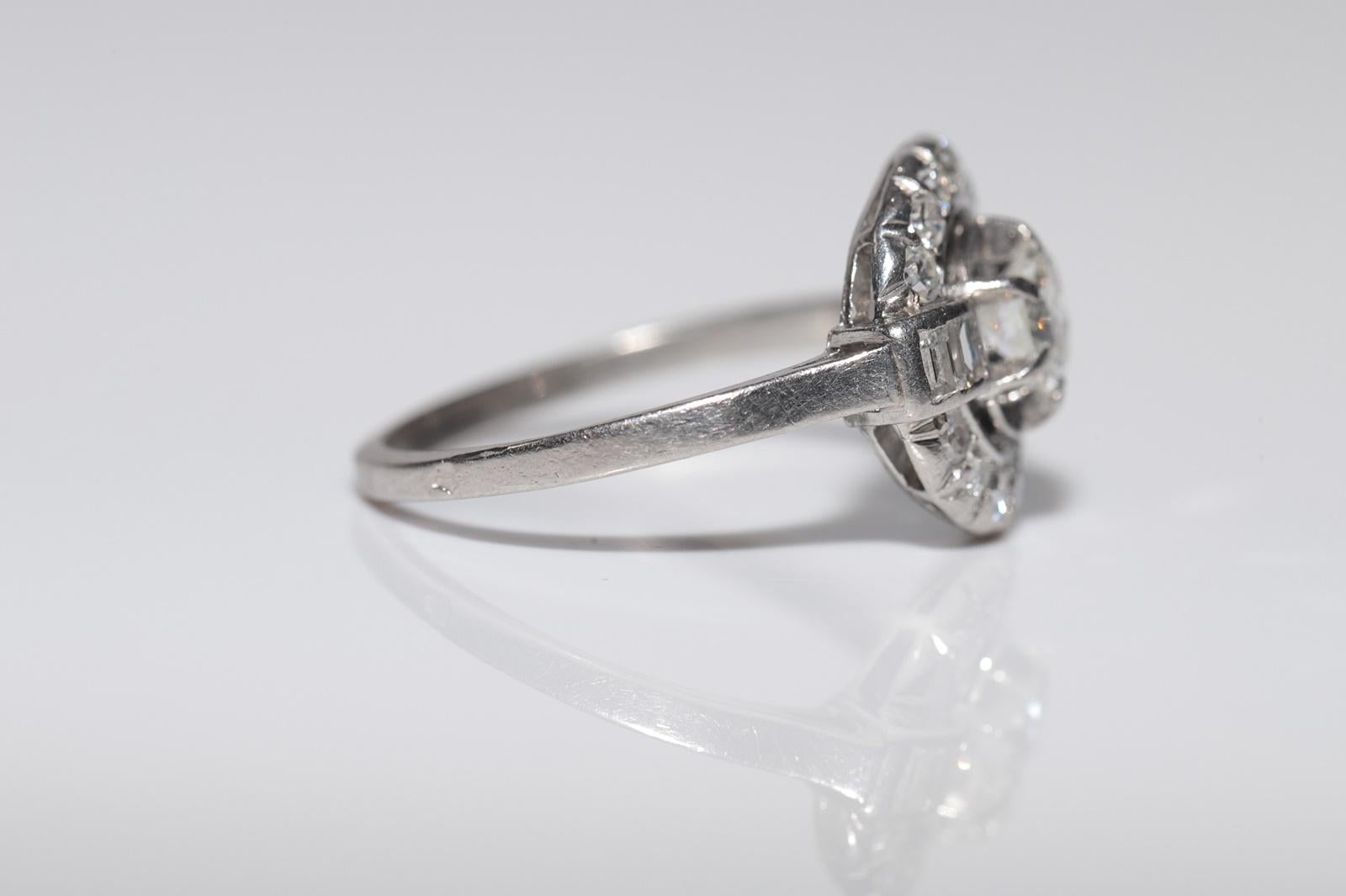 Bague Art déco ancienne des années 1920 en or 18 carats décorée de diamants naturels en vente 1