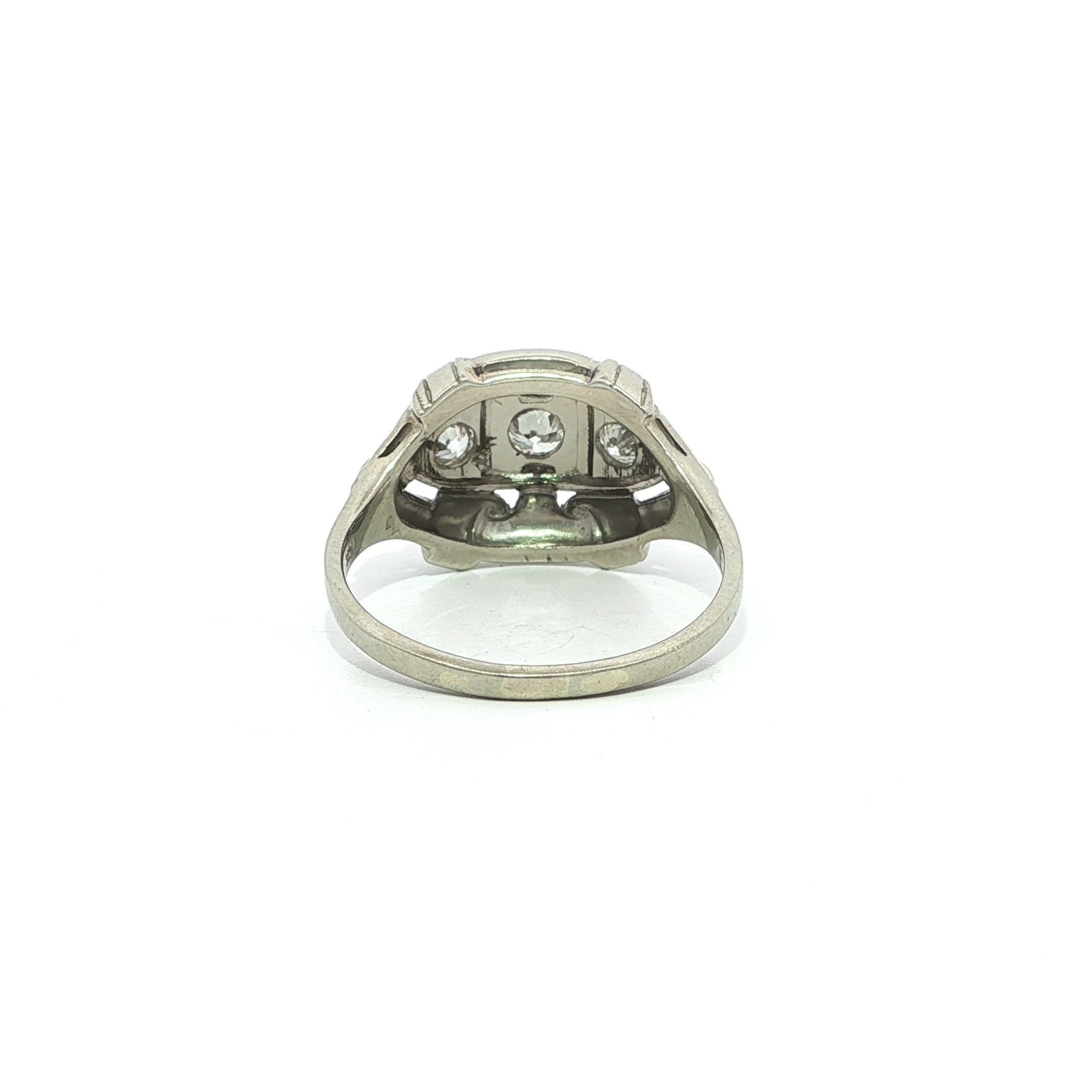 Art Déco Anello classico d'oro Art Deco 0,22ctw Old Diamond Milgrain a lavorazione aperta in vendita