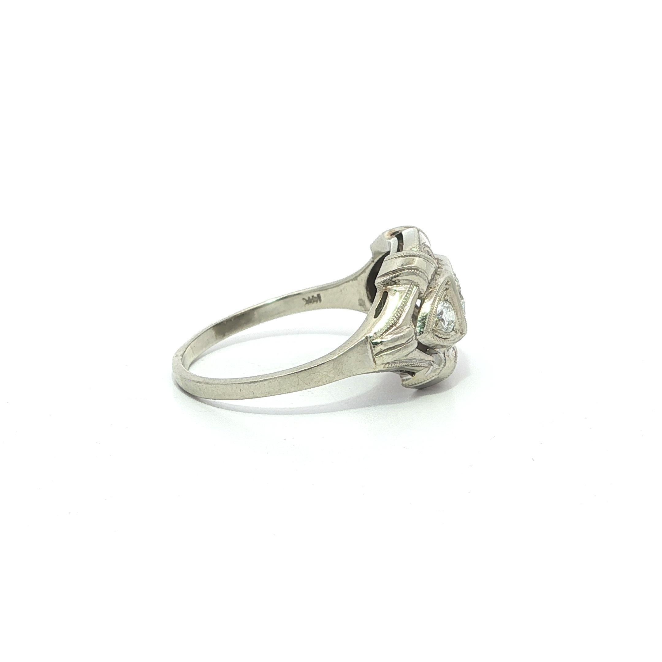 Taglio rotondo Anello classico d'oro Art Deco 0,22ctw Old Diamond Milgrain a lavorazione aperta in vendita