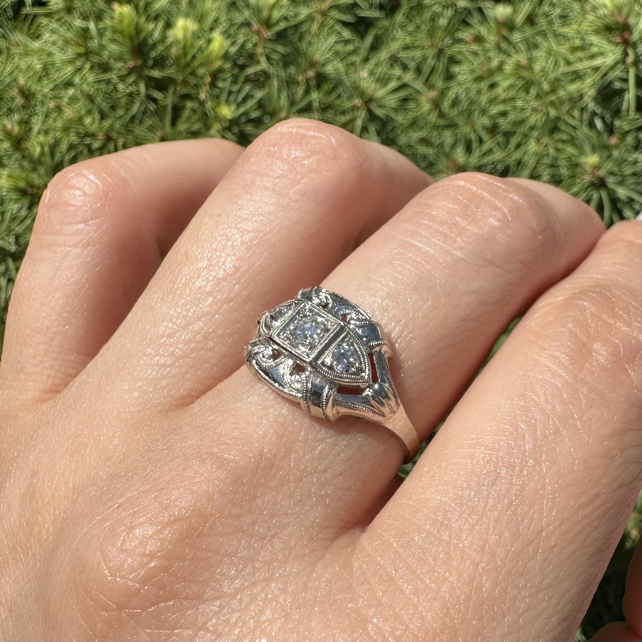 Antike Art Deco Classic Gold 0,22ctw Old Diamond Milgrain Open Work Dinner Ring im Zustand „Gut“ im Angebot in Montclair, NJ