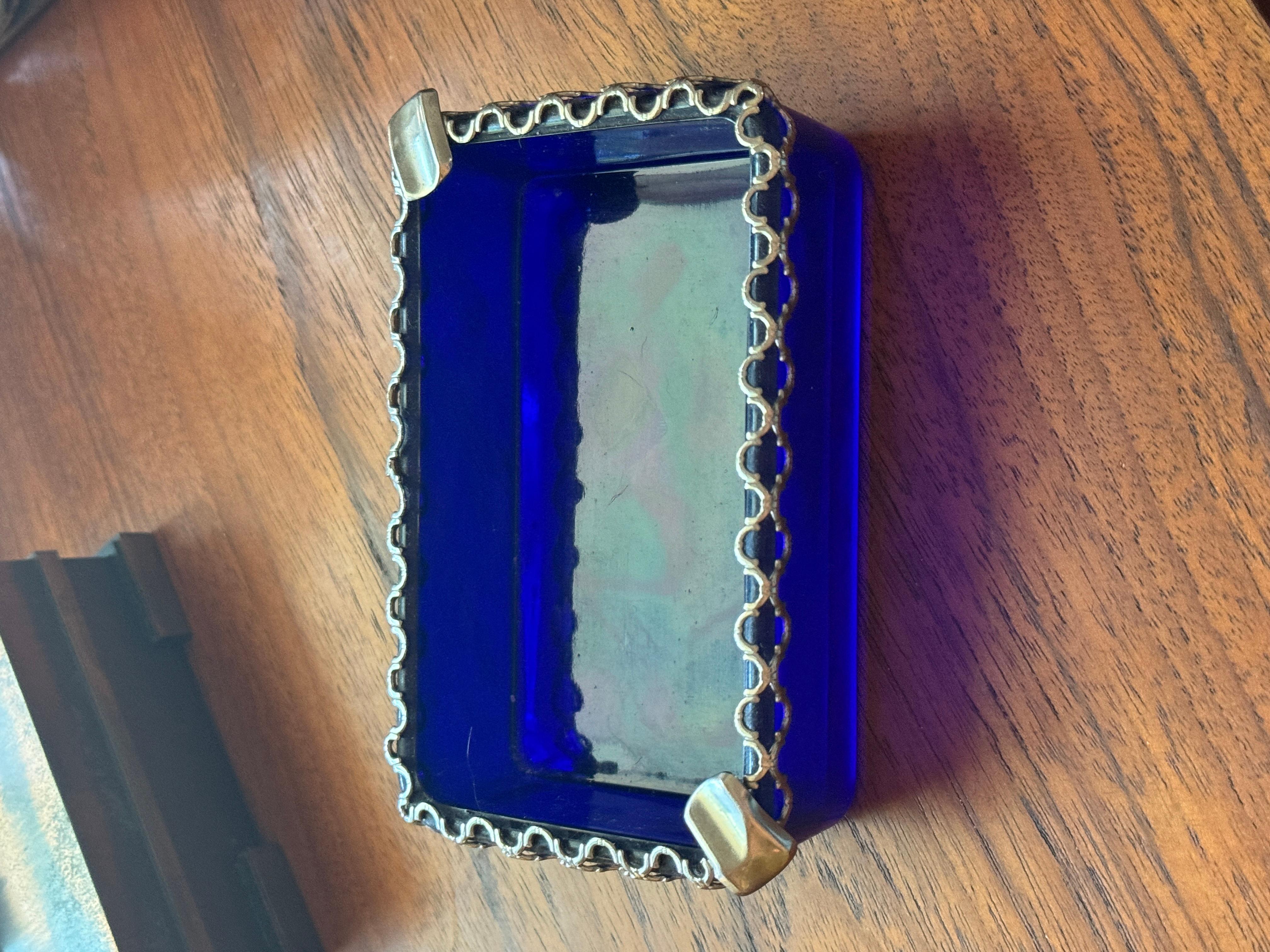 Antiker kobaltblauer Aschenbecher mit Metalldetails, um 1930 (Europäisch) im Angebot