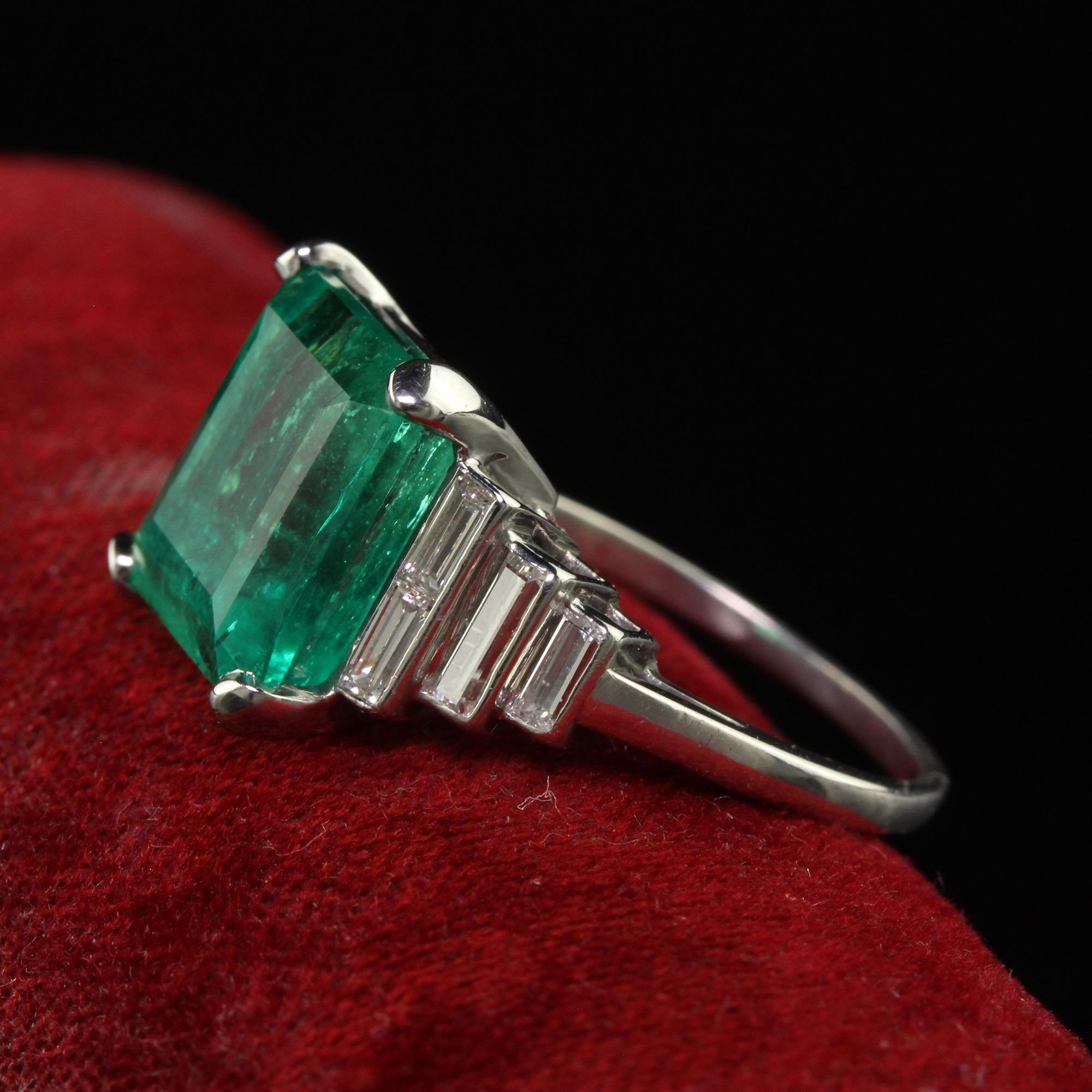 Women's Antique Art Deco Colombian Natural Emerald and Baguette Diamond Ring - GIA For Sale