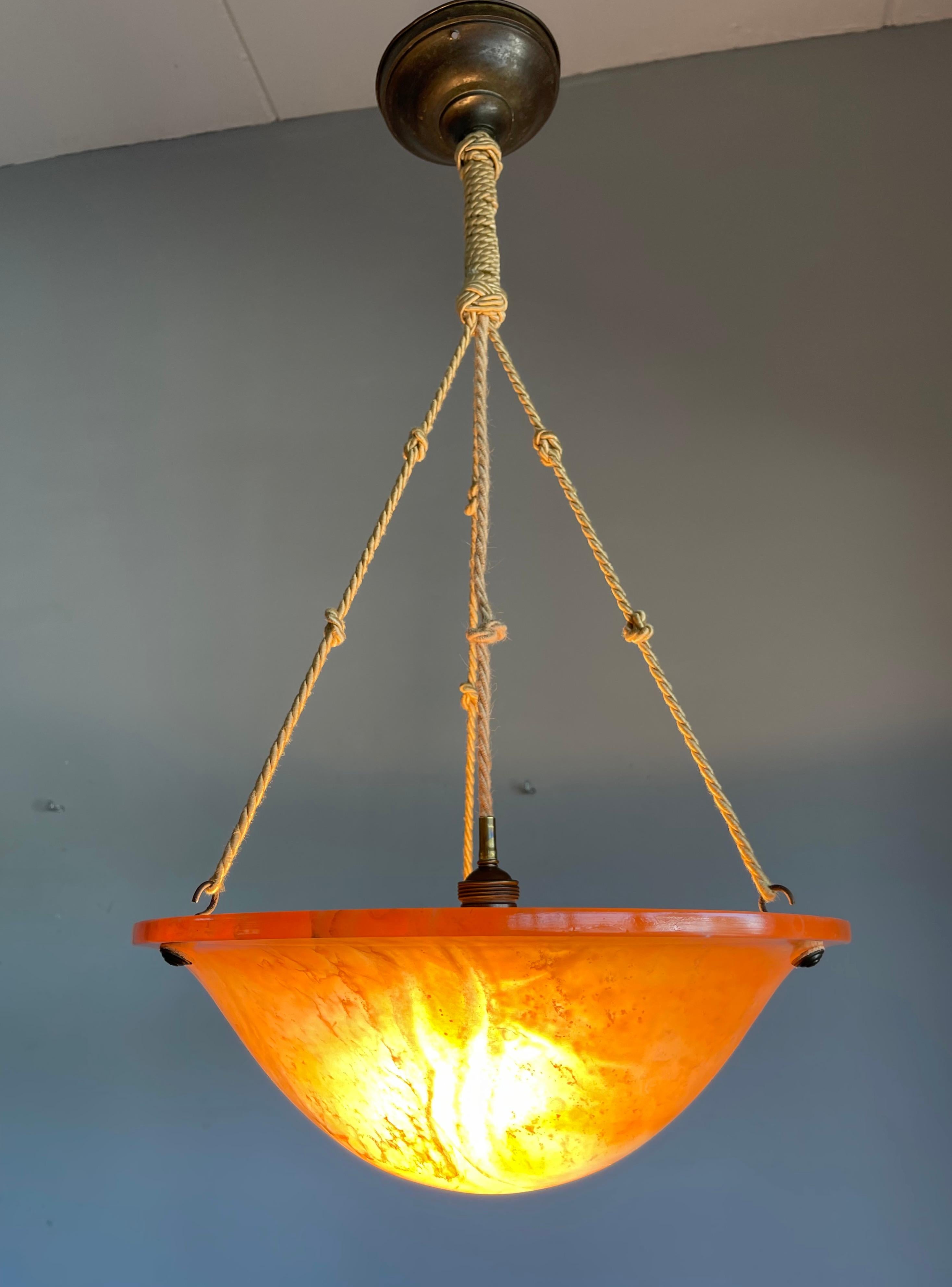 Lampe à suspension Art Déco rare en pierre d'albâtre de couleur magique, plafonnier, corde d'origine en vente 4