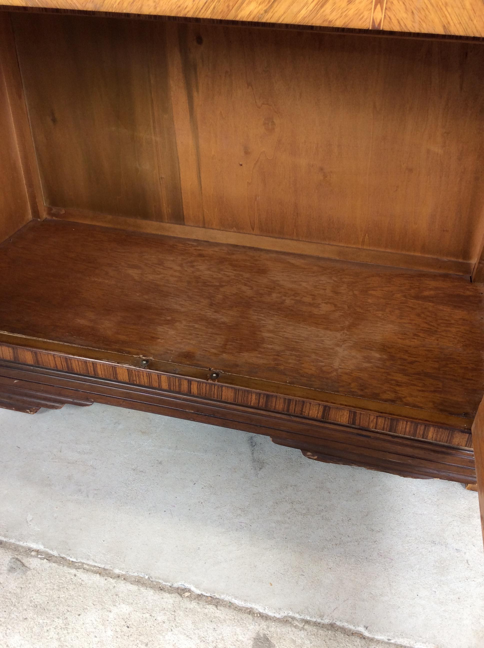 Antica credenza compatta Art Deco con piano a cascata in vendita 4