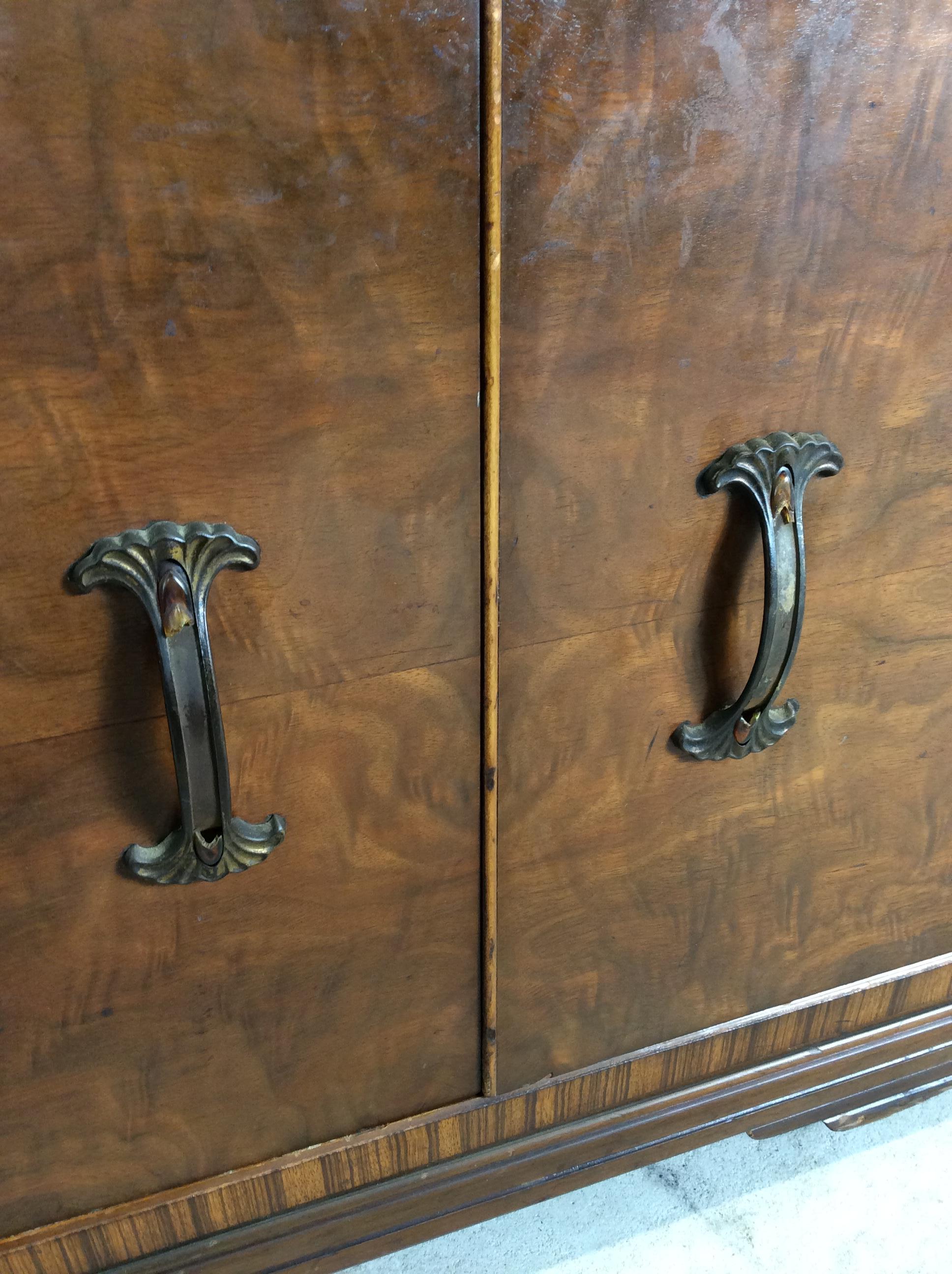 Antica credenza compatta Art Deco con piano a cascata in vendita 11