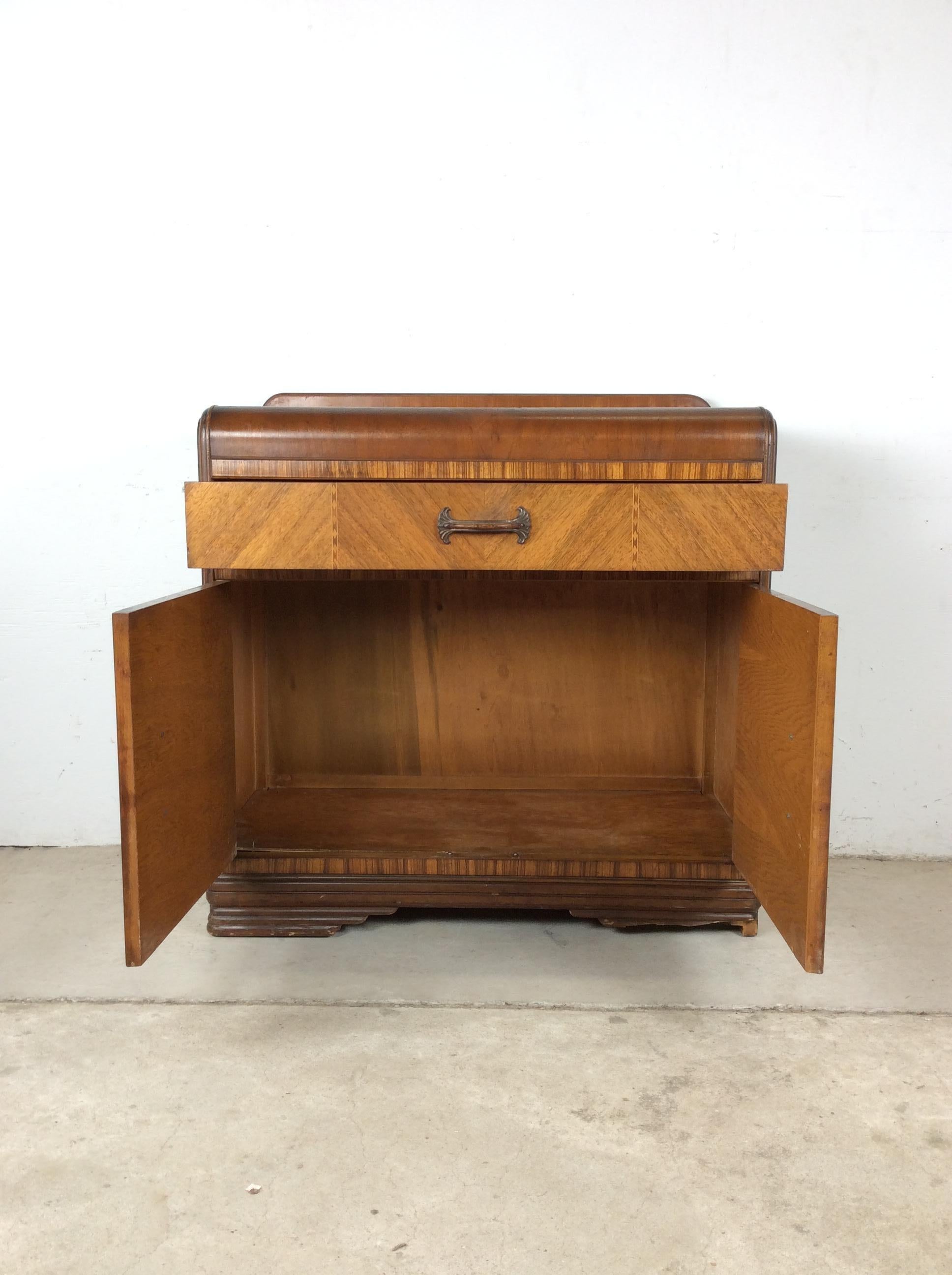 Antica credenza compatta Art Deco con piano a cascata in vendita 1