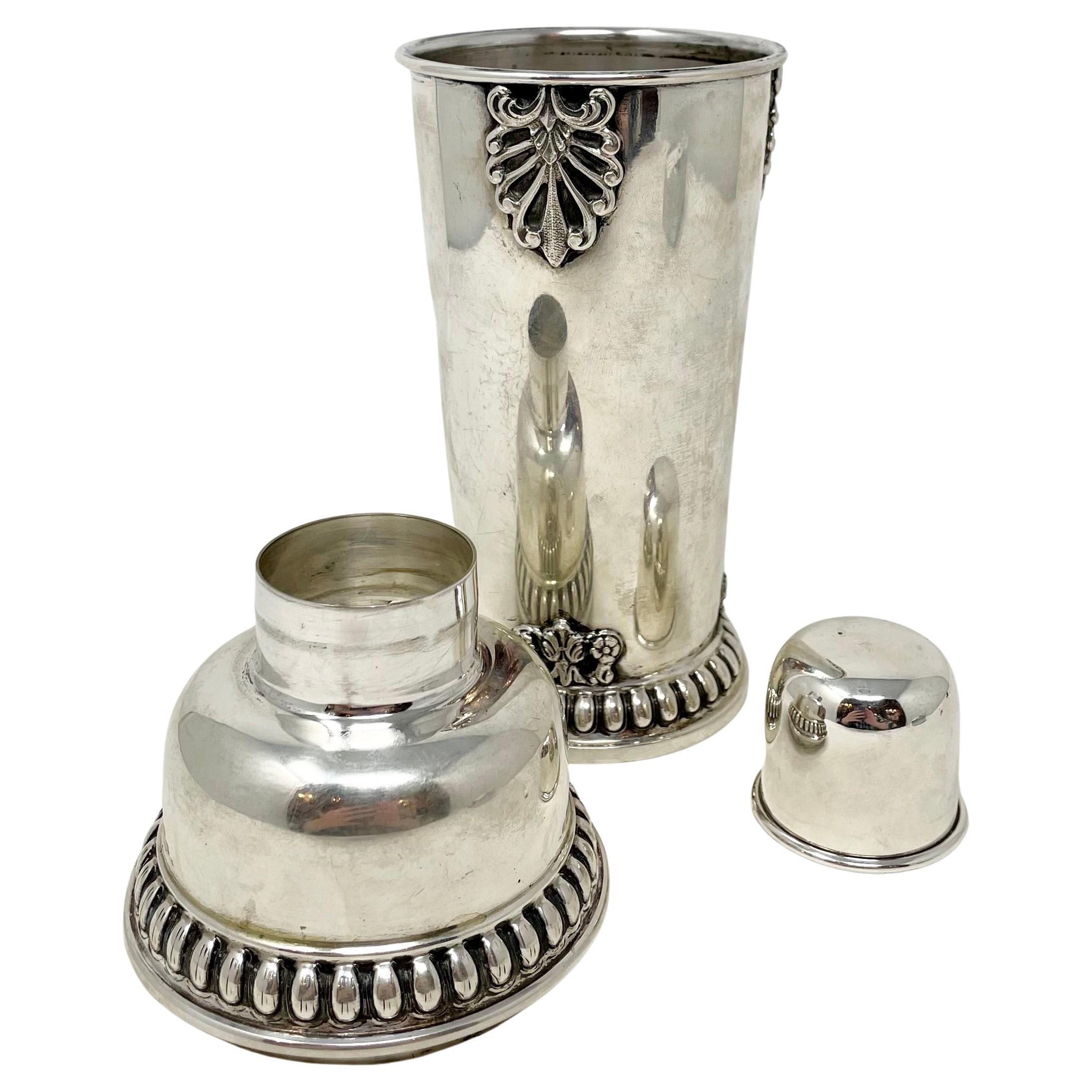 20ième siècle Shaker à cocktail Art déco continental en argent sterling ancien, vers 1920-1930. en vente