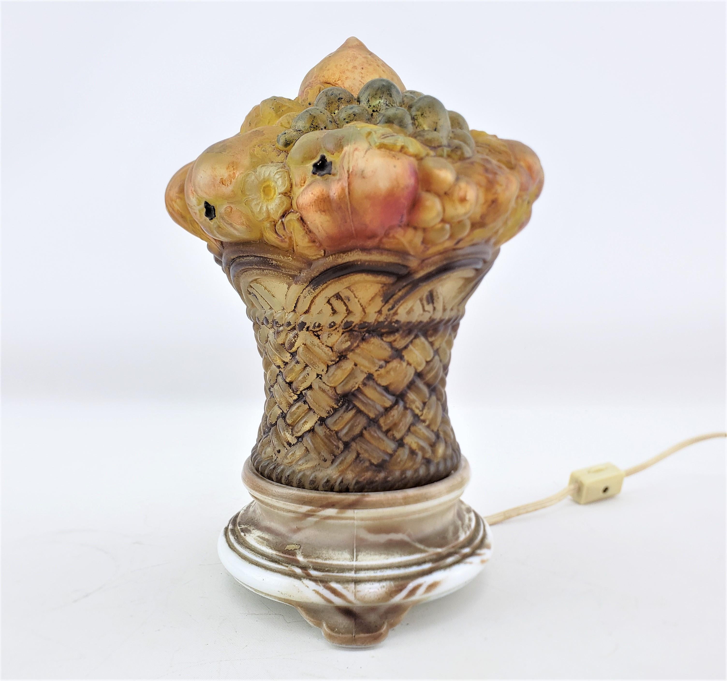 Antike tschechische Art-Déco-Tischlampe mit geformtem und umgekehrtem Obstkorb, Art déco (Geformt) im Angebot