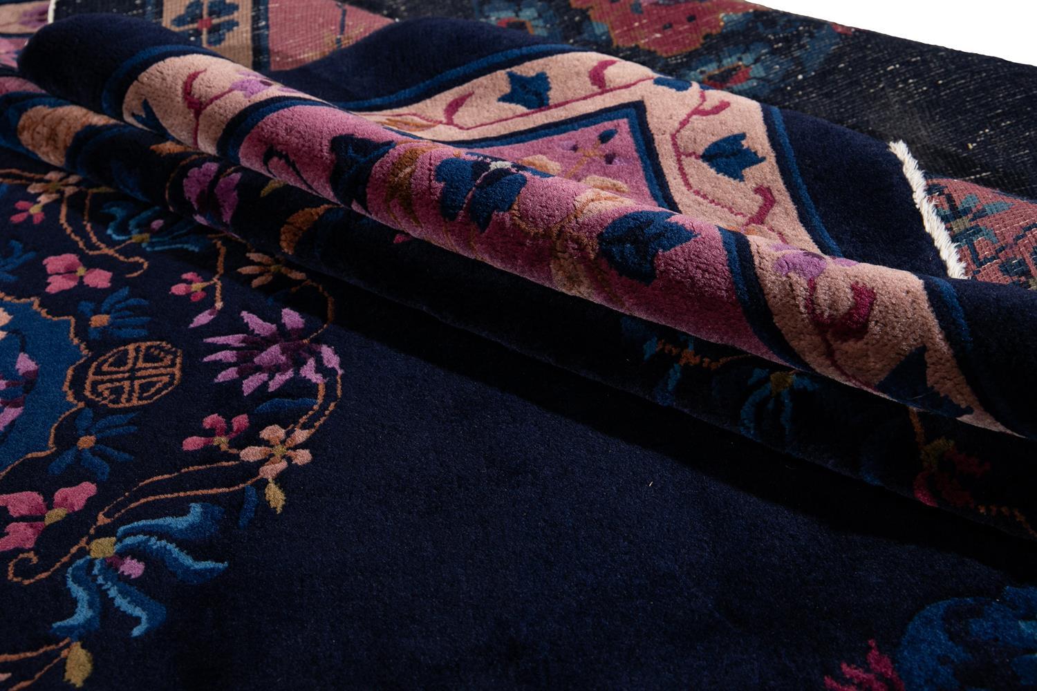 Alfombra antigua de lana china Art Decó índigo oscuro en venta 1