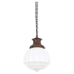 Antica lampada a sospensione in vetro opalino decorativo Art Deco, C.C. 1930