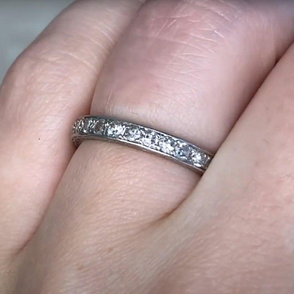 Antiguo Anillo de Eternidad de Diamantes Art Decó (aprox. 0,80 quilates), Platino Circa 1930 en Excelente estado para la venta en New York, NY