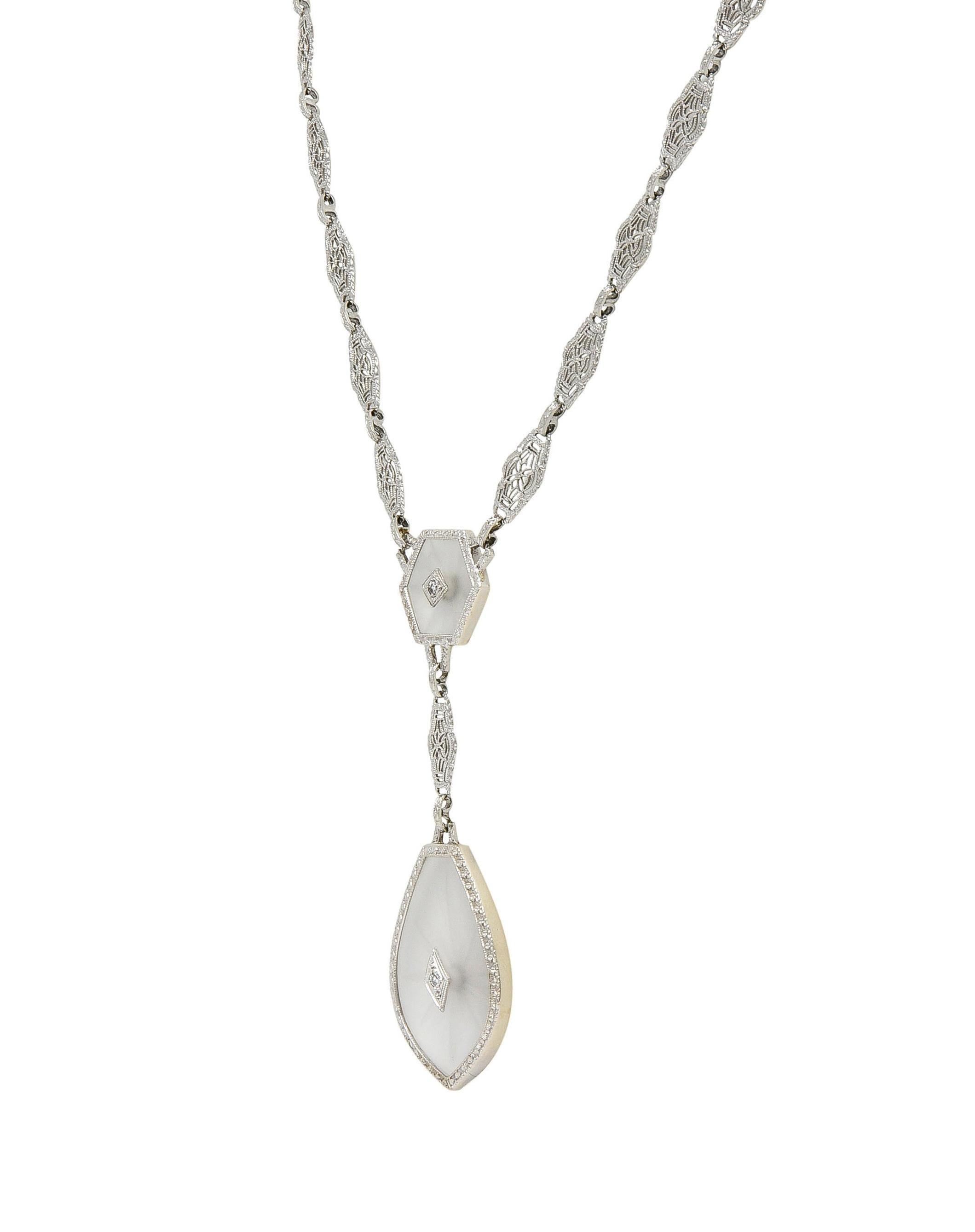Art Déco Collana a goccia in oro bianco 14K e platino con diamante e canfora in stile antico Art Deco in vendita