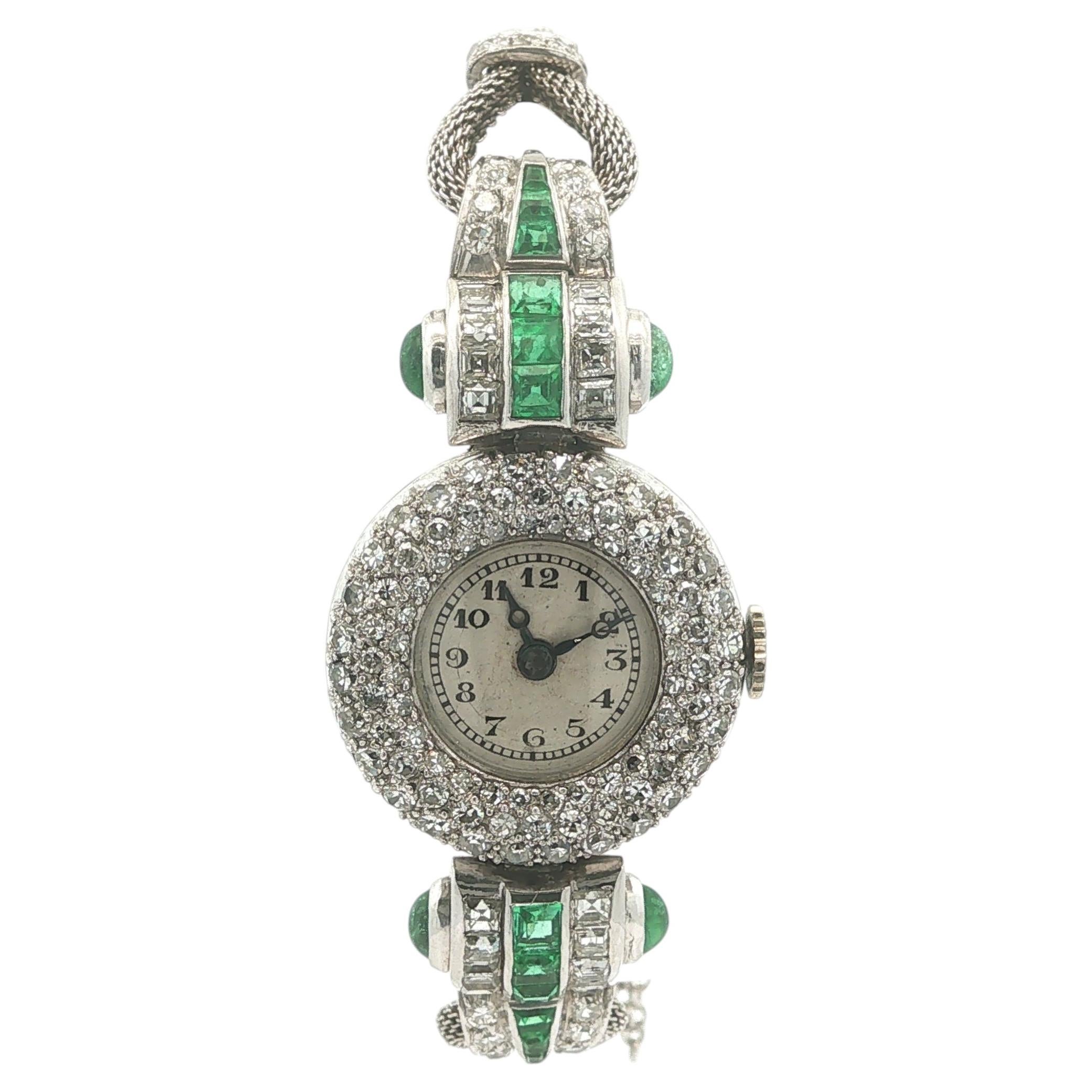 Reloj suizo antiguo de estilo Art Déco, con diamantes y esmeraldas, esfera redonda, mecanismo mecánico y brazalete de eslabones de malla