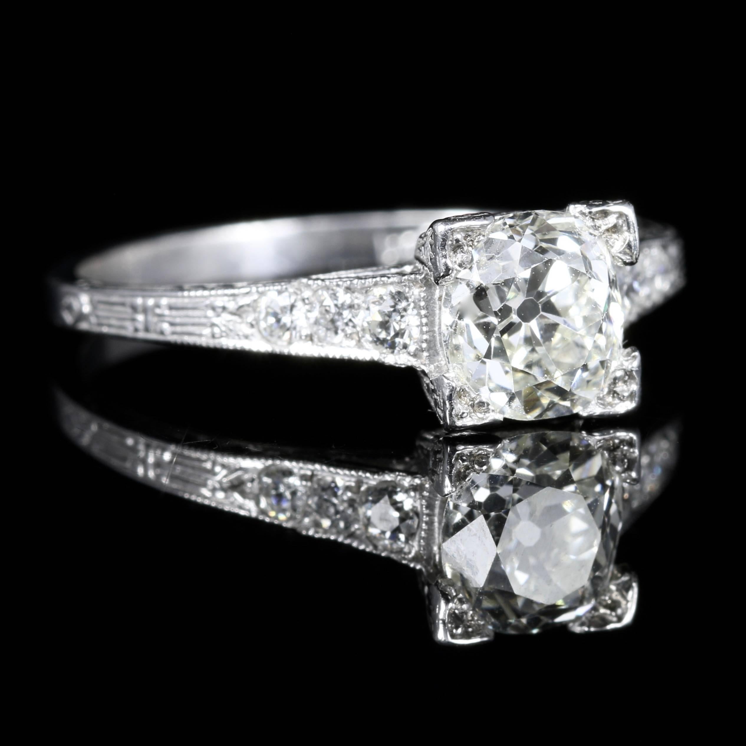 Women's Antique Art Deco Diamond Engagement Ring Solitaire, circa 1920 For Sale