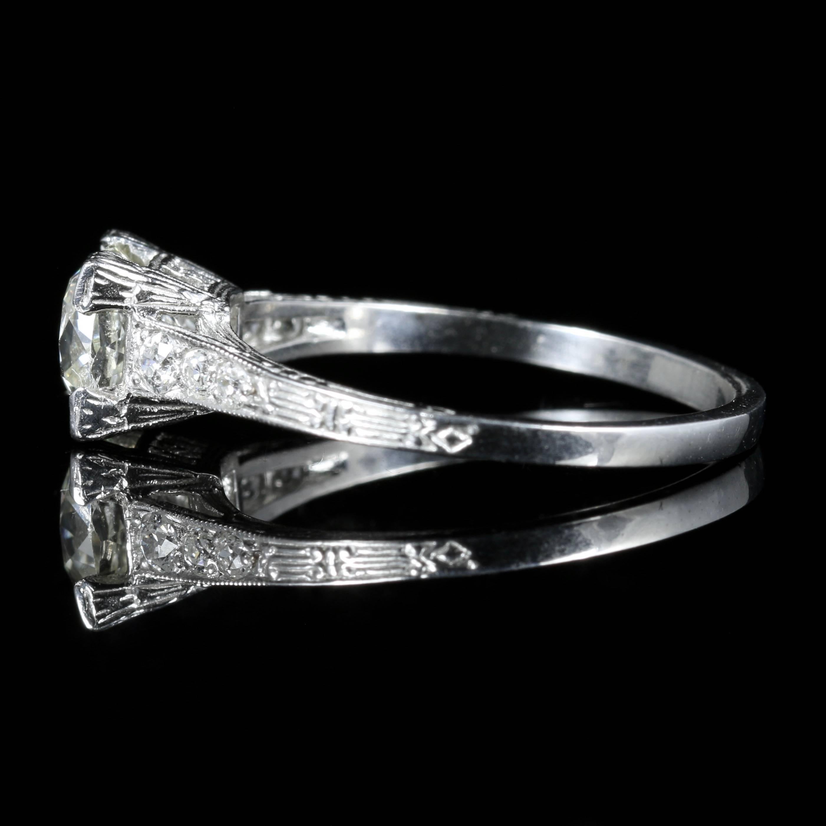 Antique Art Deco Diamond Engagement Ring Solitaire, circa 1920 For Sale 1