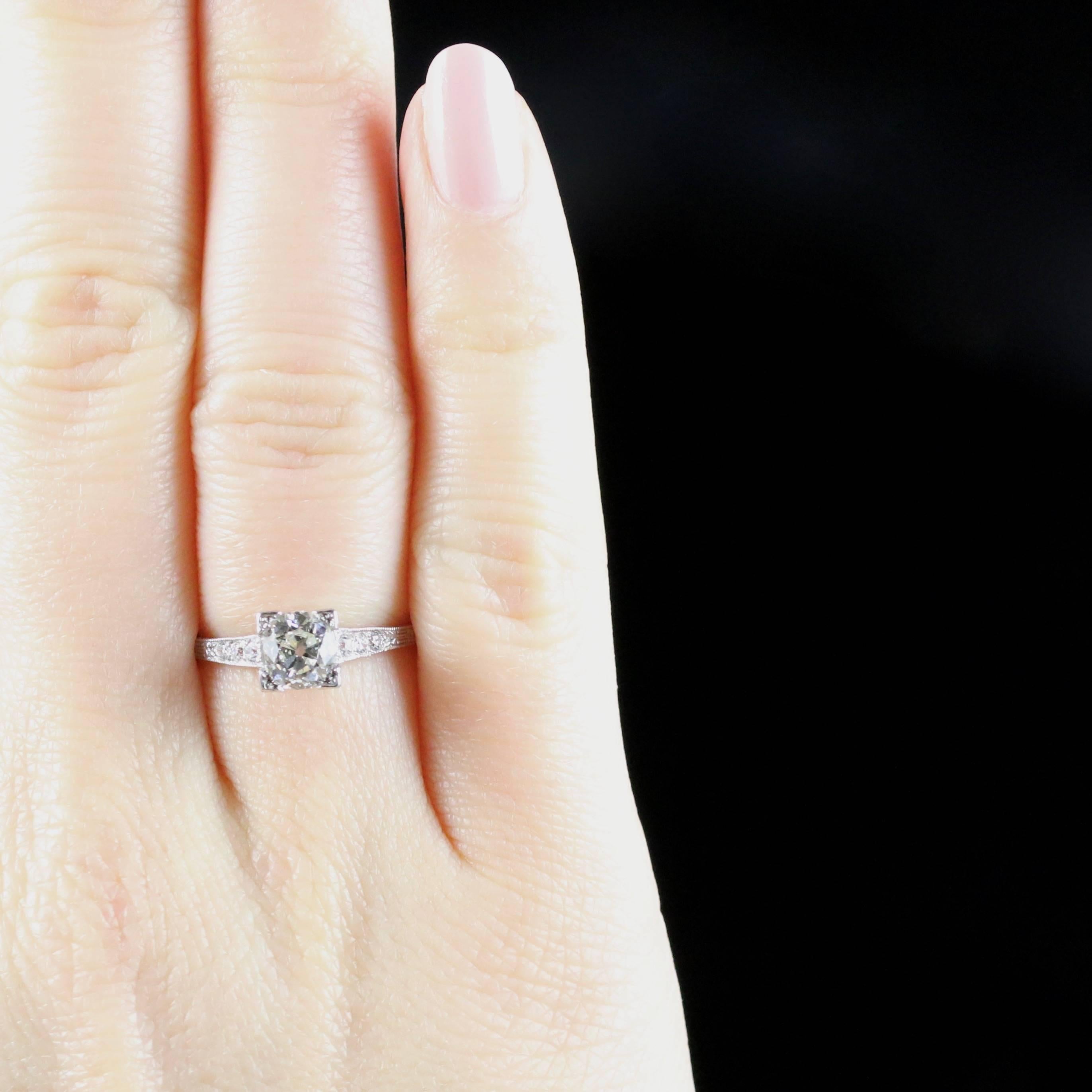 Antique Art Deco Diamond Engagement Ring Solitaire, circa 1920 For Sale 4