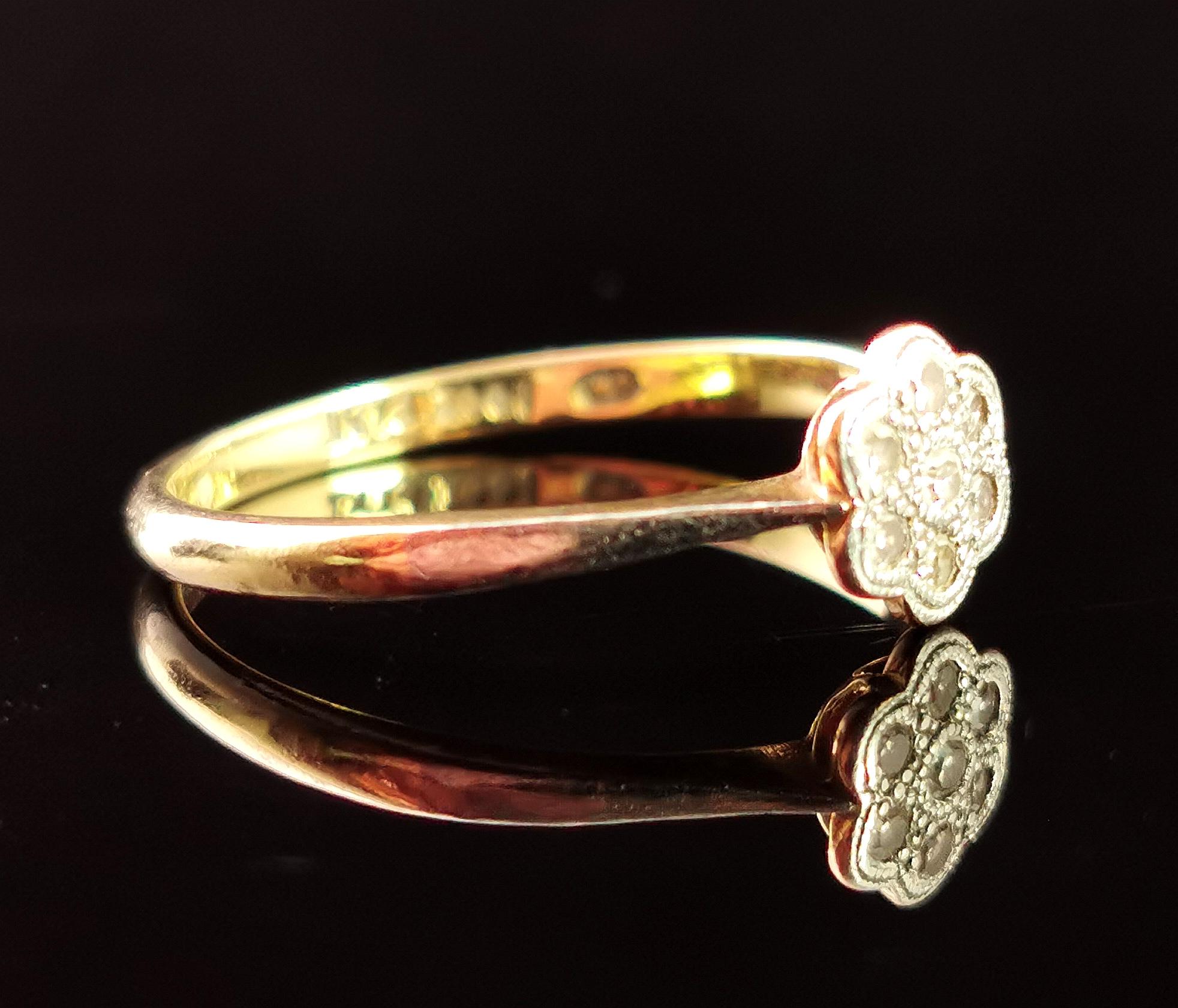 Antique Art Deco diamond flower ring, 18k gold and platinum  In Fair Condition In NEWARK, GB