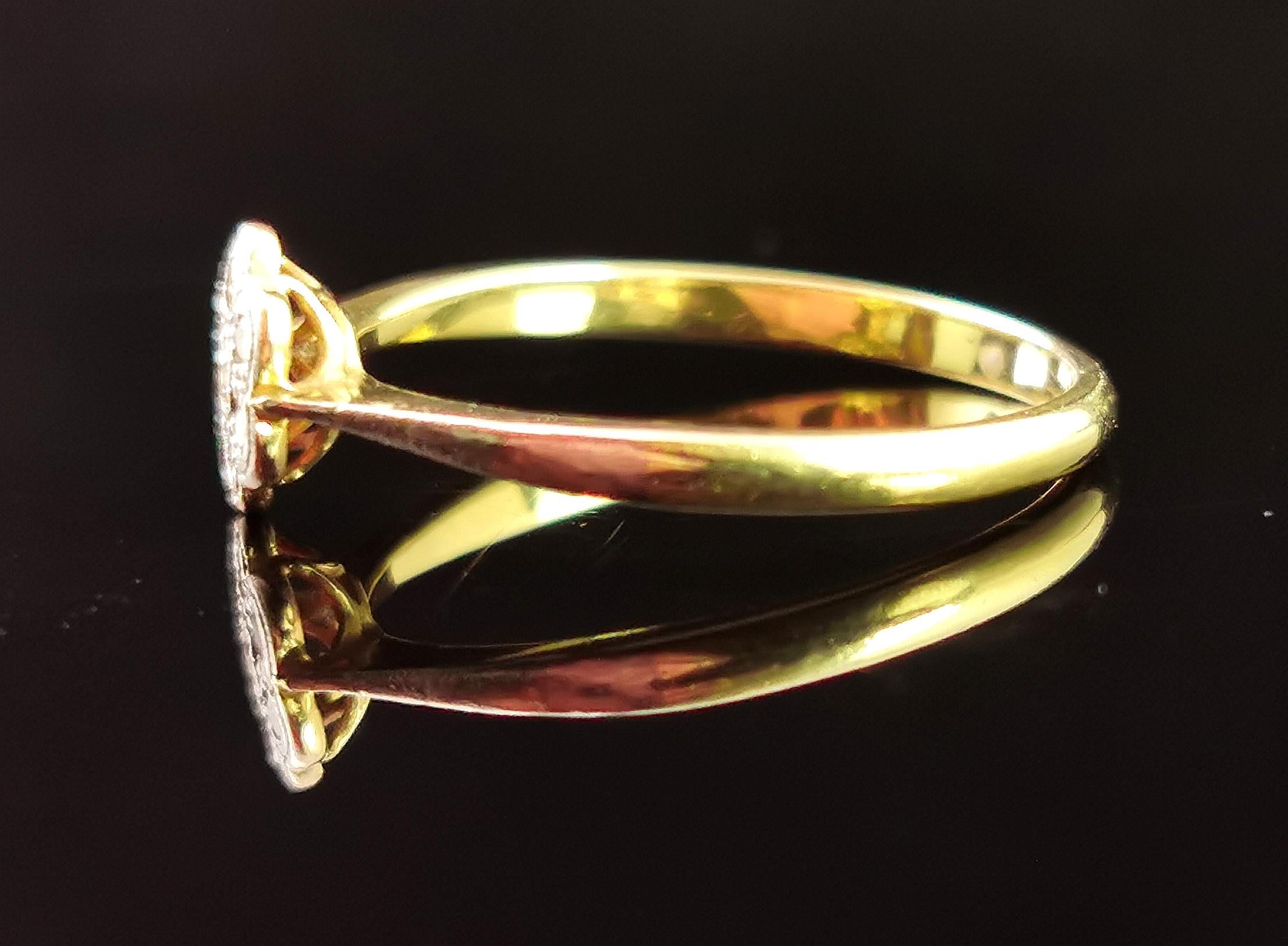 Women's Antique Art Deco diamond flower ring, 18k gold and platinum 