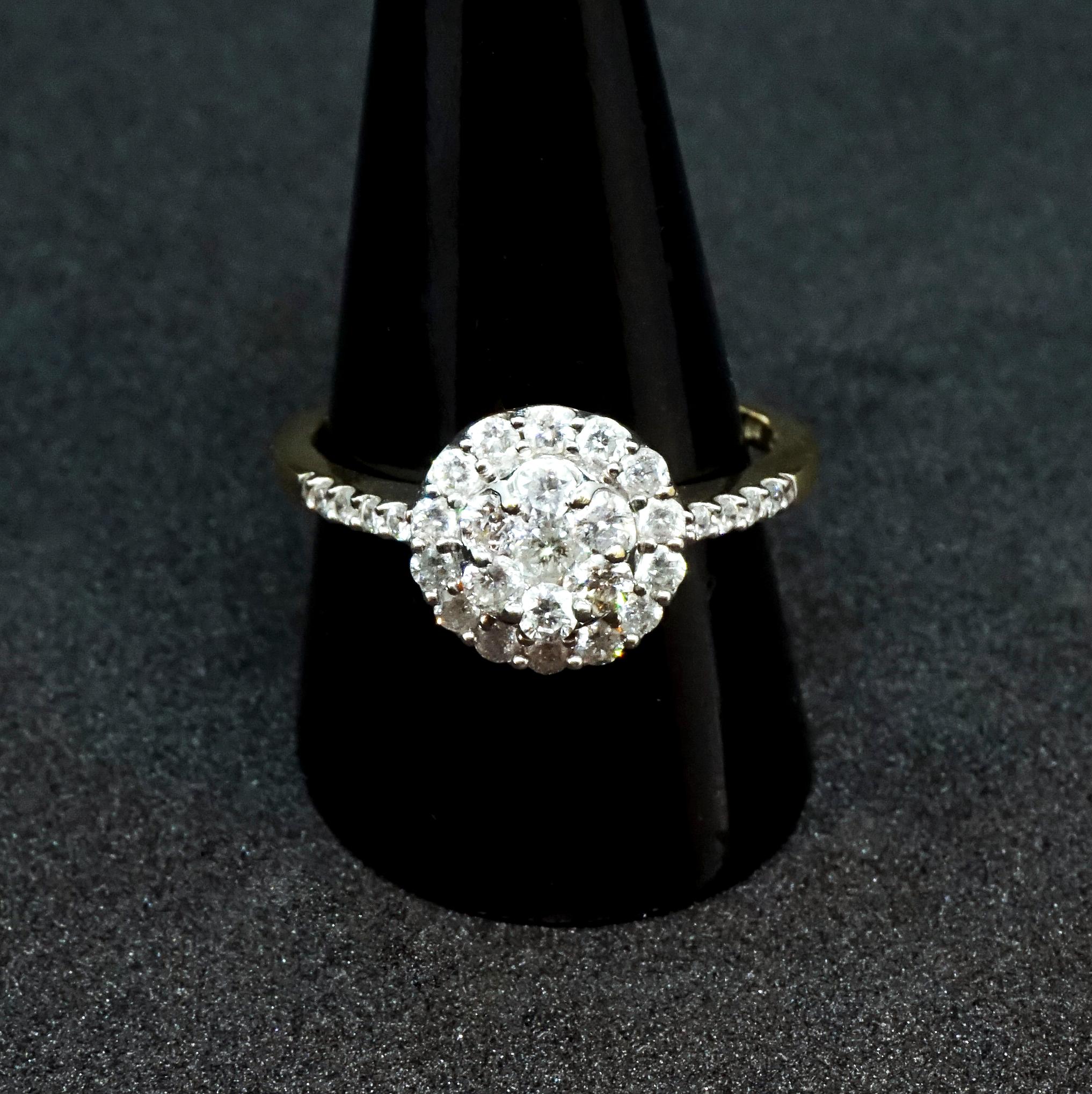 Antiker Art Déco Diamant-Gold-Cluster-Halo-Ring, Österreich, um 1920 (Alteuropäischer Schliff) im Angebot