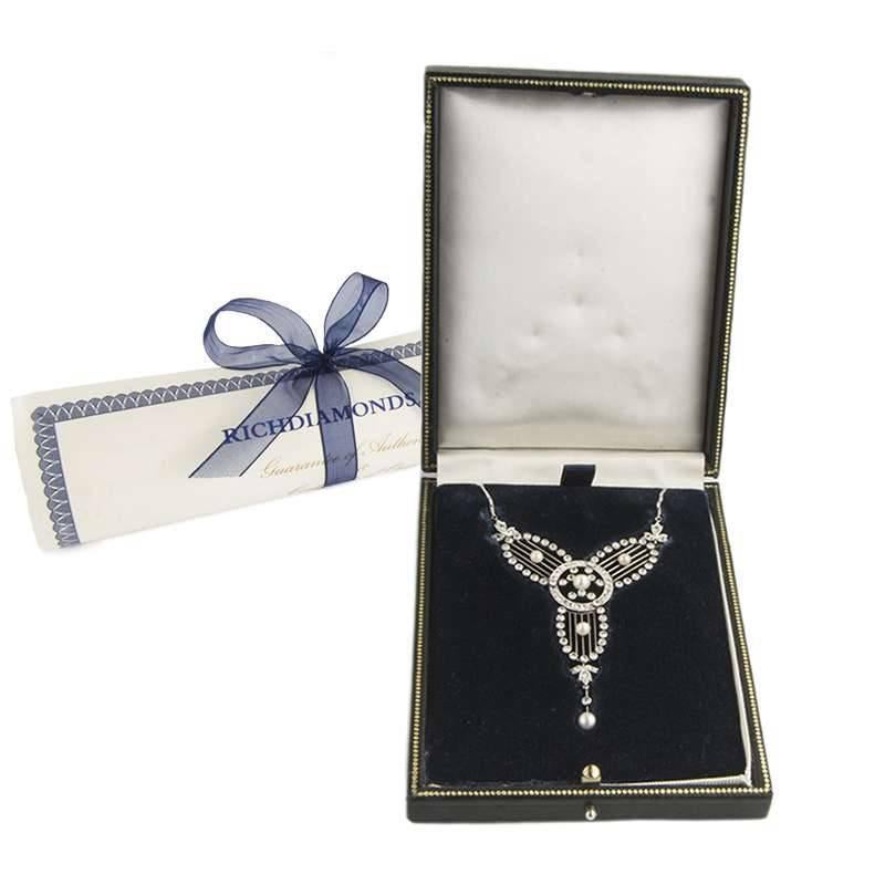 Antique Art Deco Diamond, Pearl and Platinum Necklace In Excellent Condition In London, GB