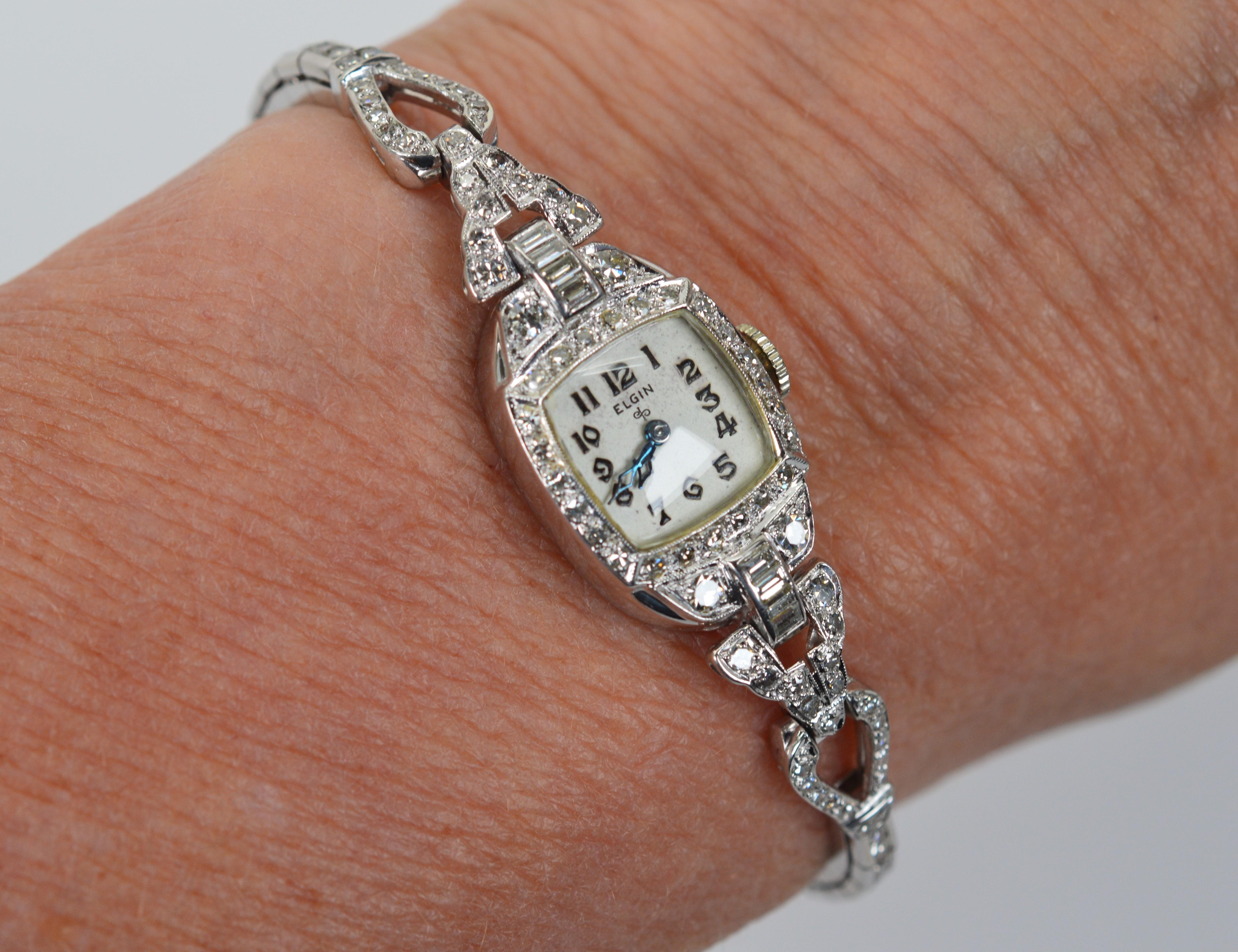 Montre-bracelet Elgin Art déco ancien pour femmes en platine et diamants en vente 2