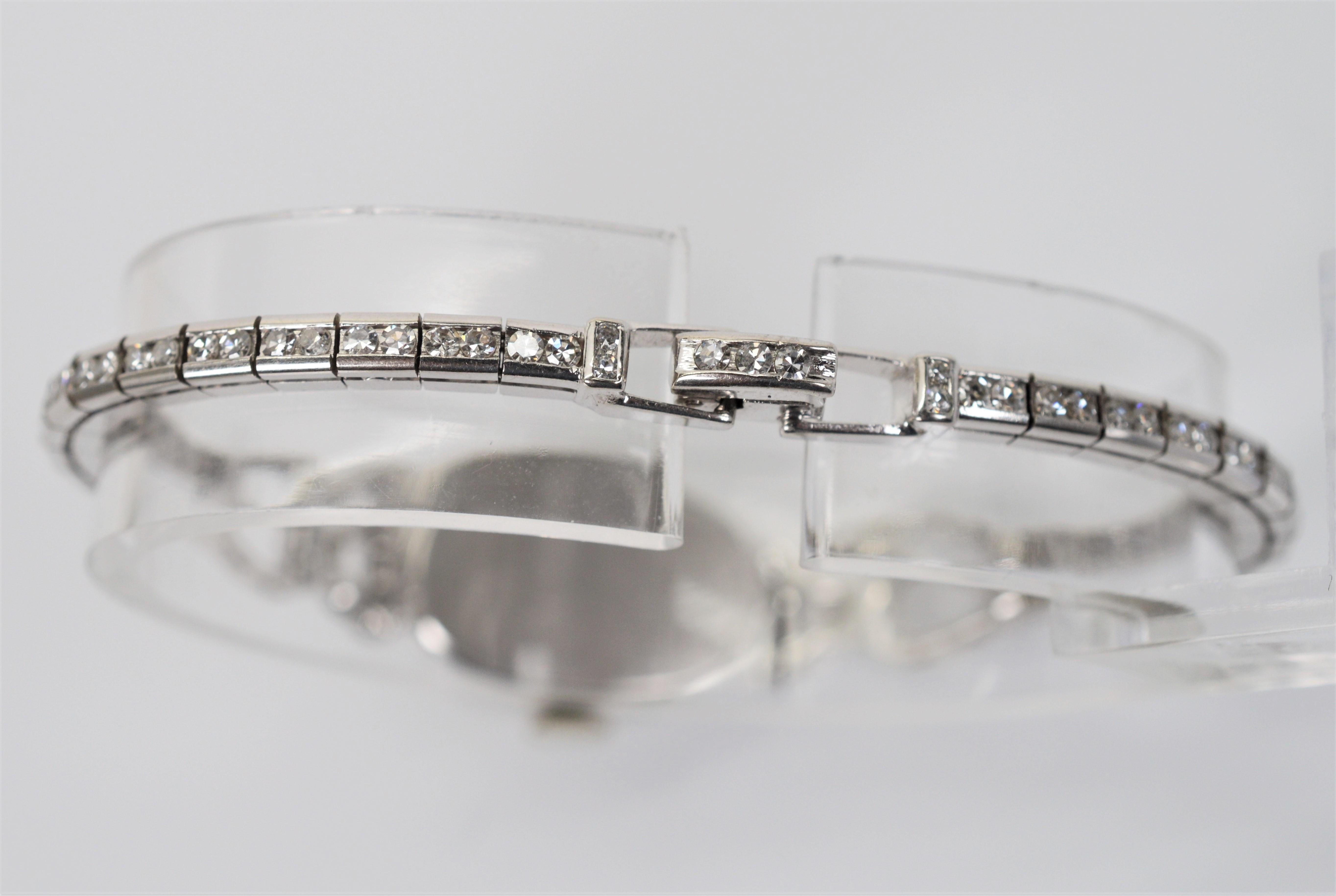 Montre-bracelet Elgin Art déco ancien pour femmes en platine et diamants en vente 4