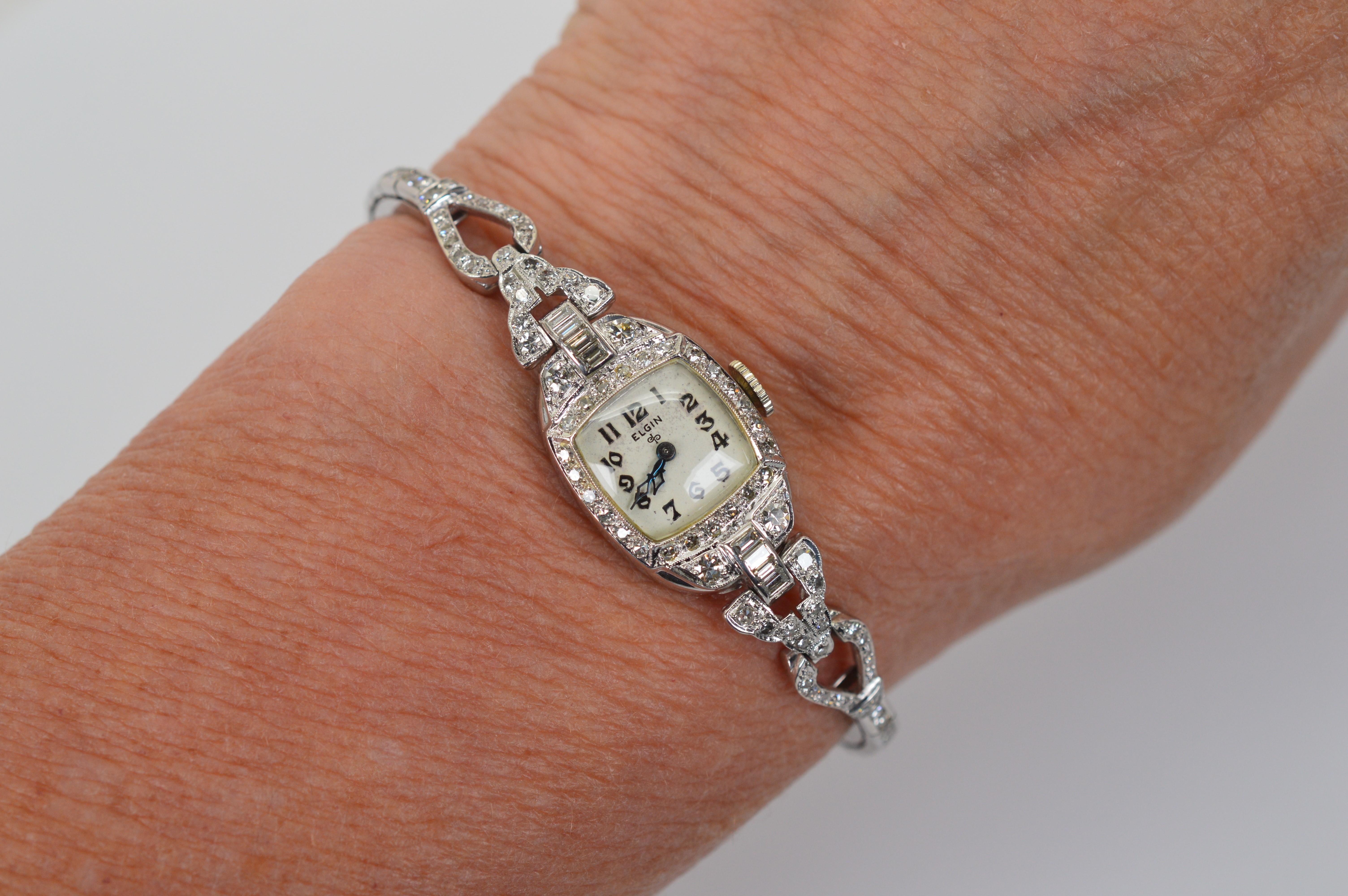 Montre-bracelet Elgin Art déco ancien pour femmes en platine et diamants en vente 5