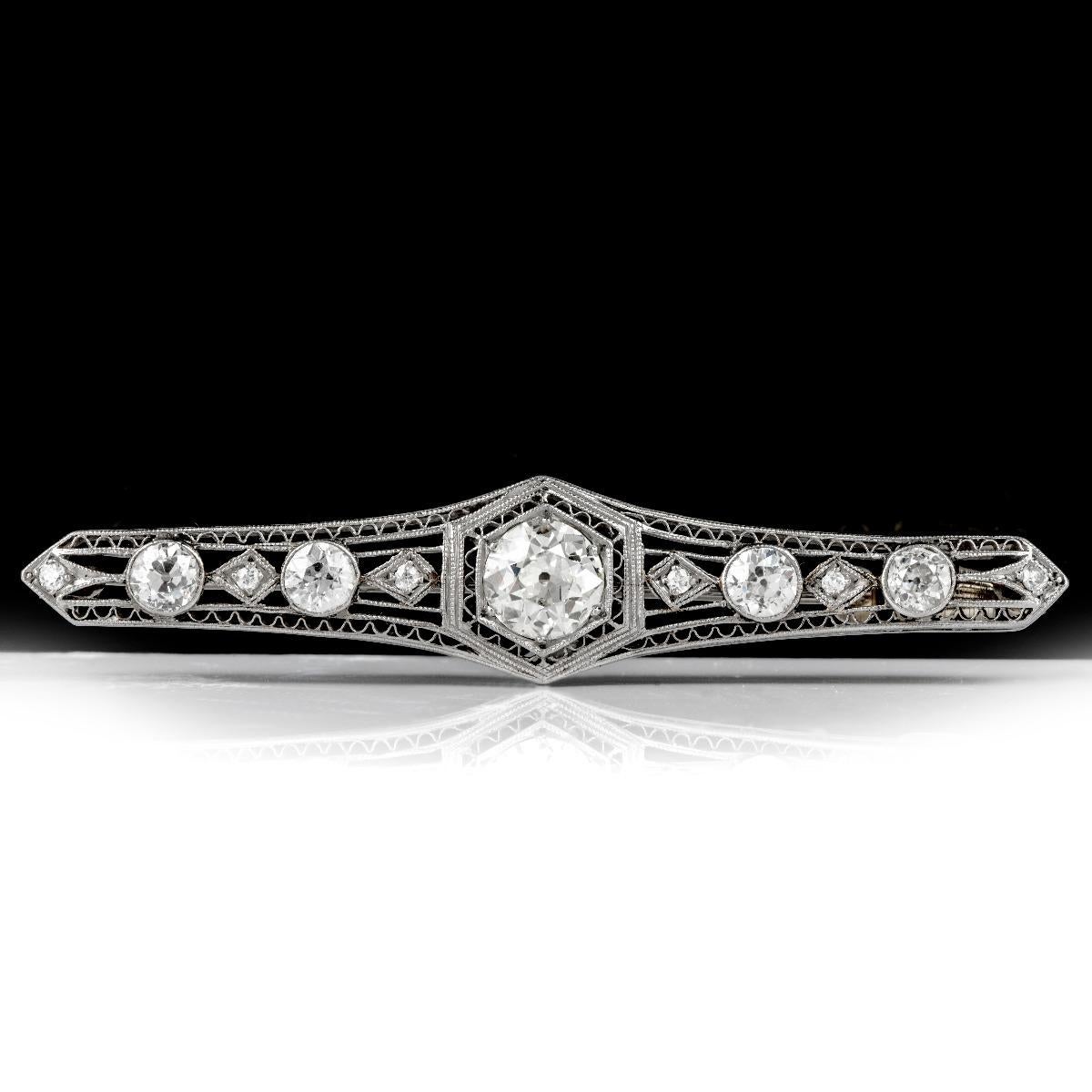 This authentic antique bar brooch of the classic allure is crafted in solid platinum and exposes an eminent 1.40 ct old European-cut diamond at the center, graded I color, VS2 clarity. Complemented by four flanking round old European cut diamonds,