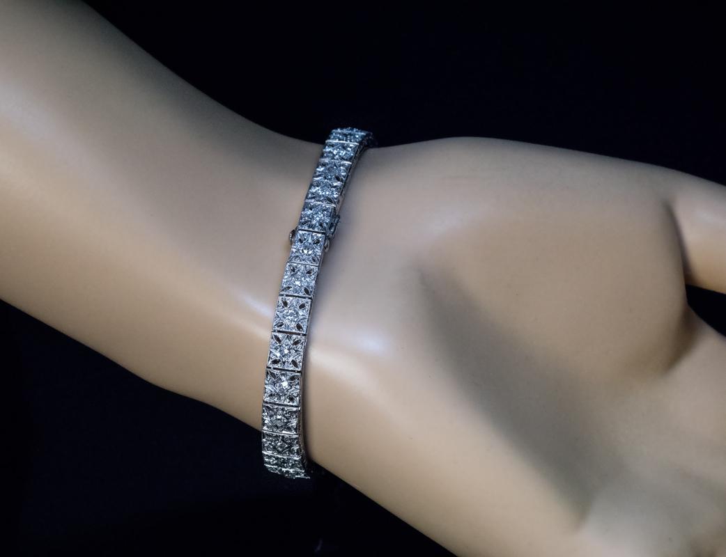 Bracelet ajouré Art déco ancien en platine et diamants en vente 1