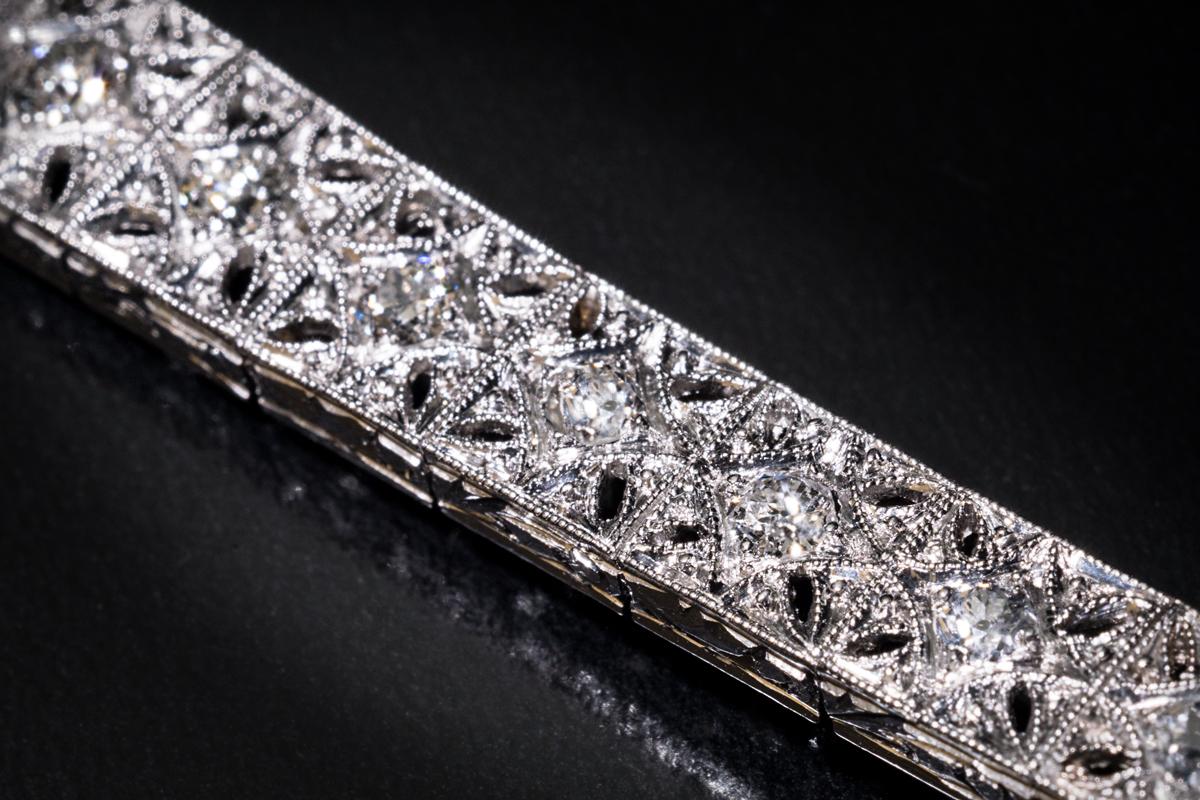 Bracelet ajouré Art déco ancien en platine et diamants en vente 2