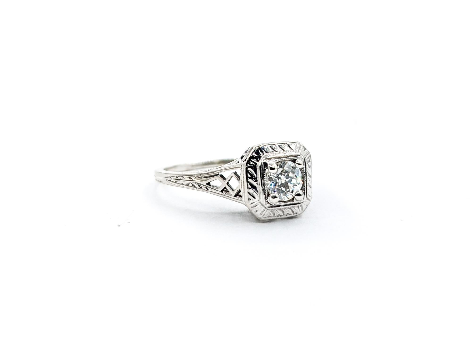 Round Cut Antique Art Deco Diamond Ring In White Gold For Sale