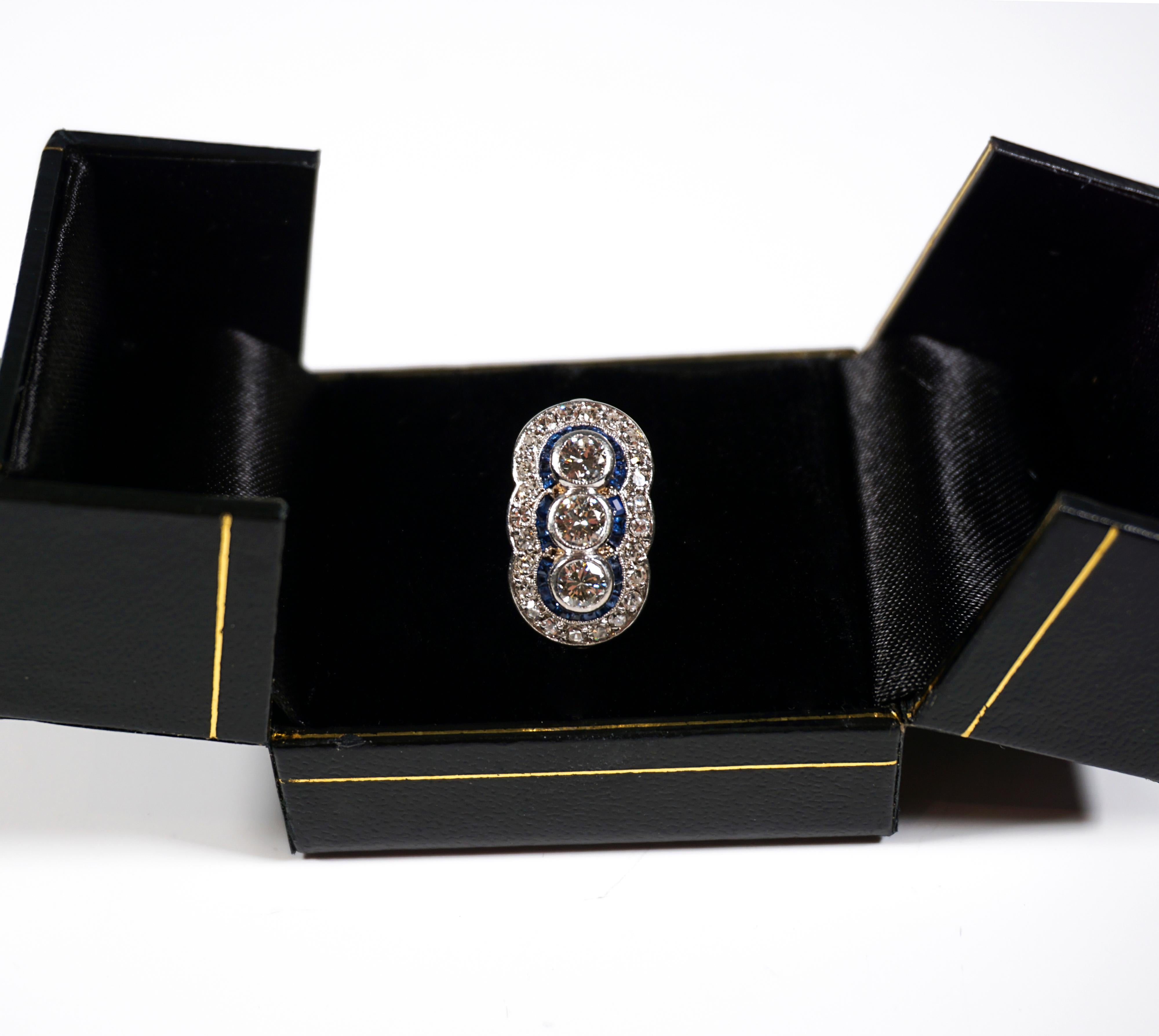  Antiker Art Déco Diamant & Saphir Platin Ovaler Cocktail Ring, Österreich um 1920 im Zustand „Gut“ im Angebot in Vienna, AT
