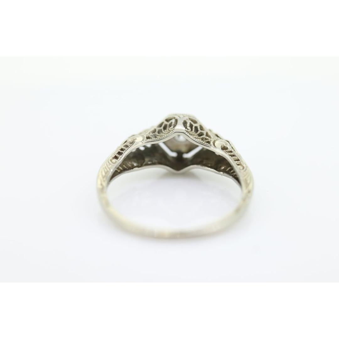 Antiker Art Deco Diamant Solitär-Ring. 18k Weißgold quadratisch gefasster Diamant (Rundschliff)