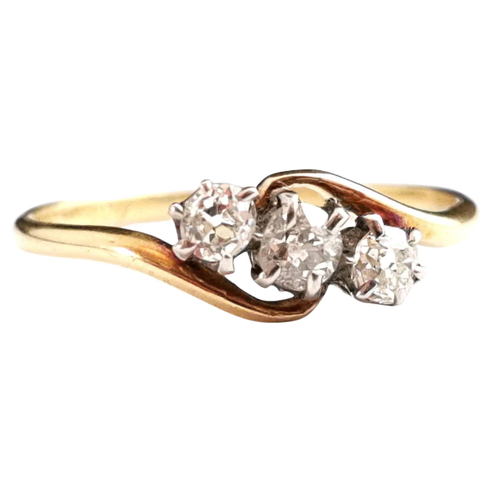 Antique Art Deco diamond trilogy ring, 18k gold and Platinum 